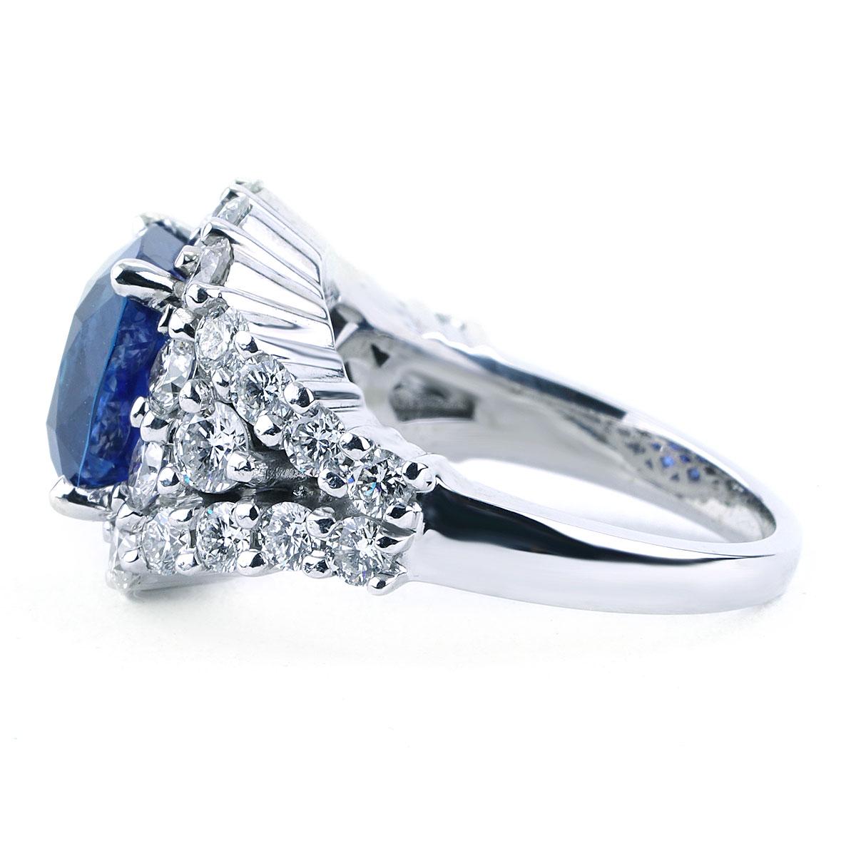 Bague en or 18 carats, saphir bleu de Ceylan non chauffé et diamants certifiés GIA de 5,42 carats Neuf - En vente à Chicago, IL