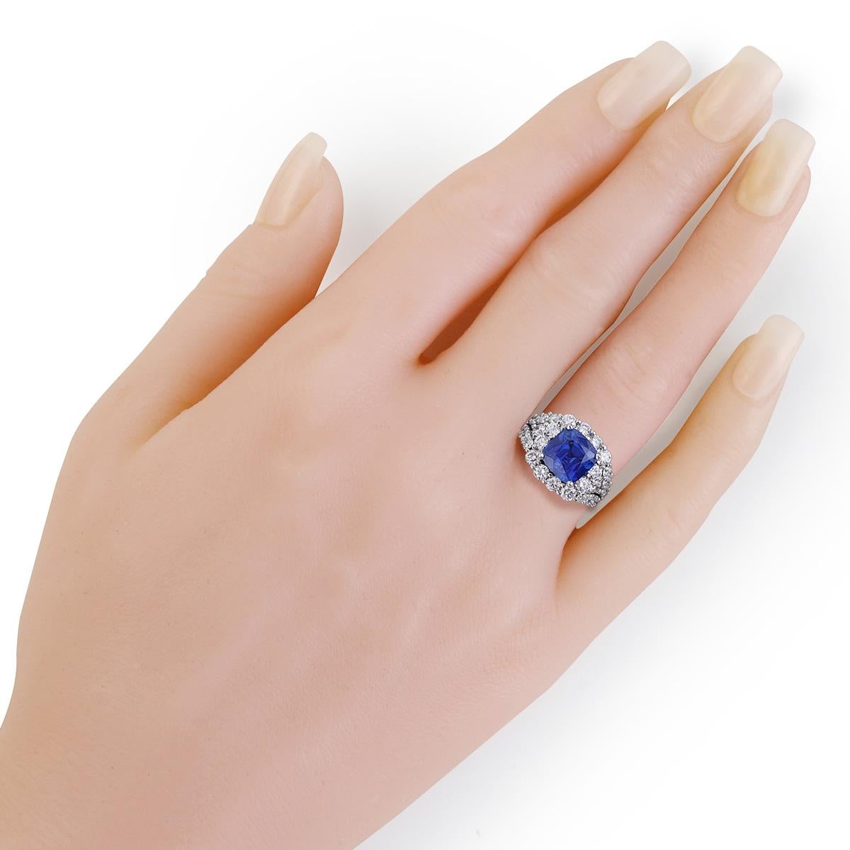 5.42 CT GIA Certified Unheated Blue Ceylon Sapphire and Diamond Ring 18K Gold For Sale 1