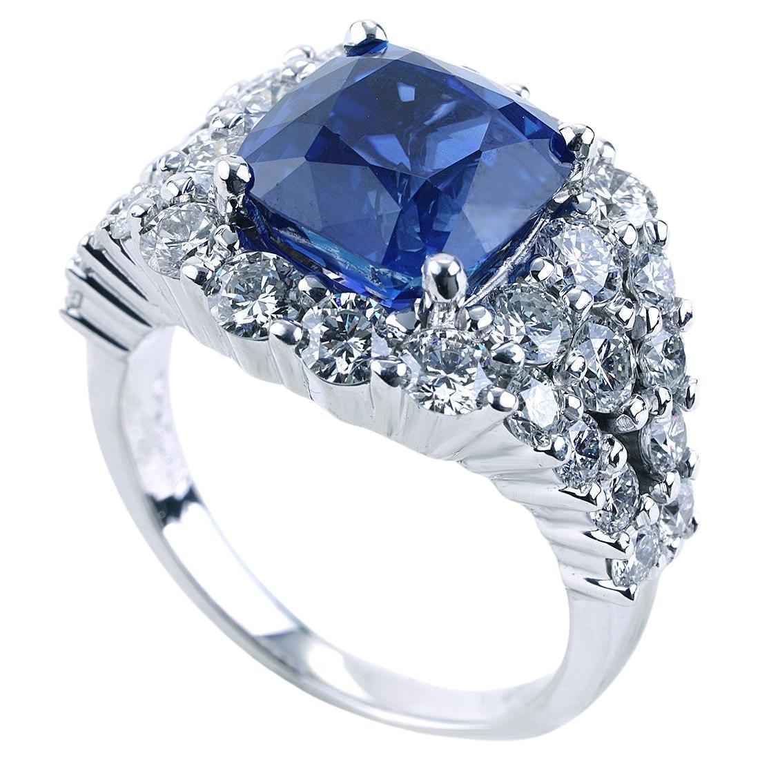 Bague en or 18 carats, saphir bleu de Ceylan non chauffé et diamants certifiés GIA de 5,42 carats en vente
