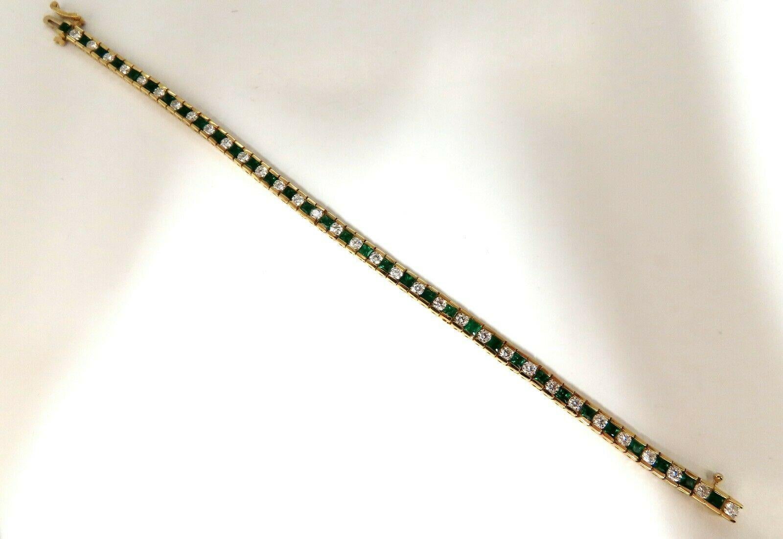 5.42 Carat Green Natural Emerald Diamonds Tennis Bracelet 14 Karat In New Condition For Sale In New York, NY