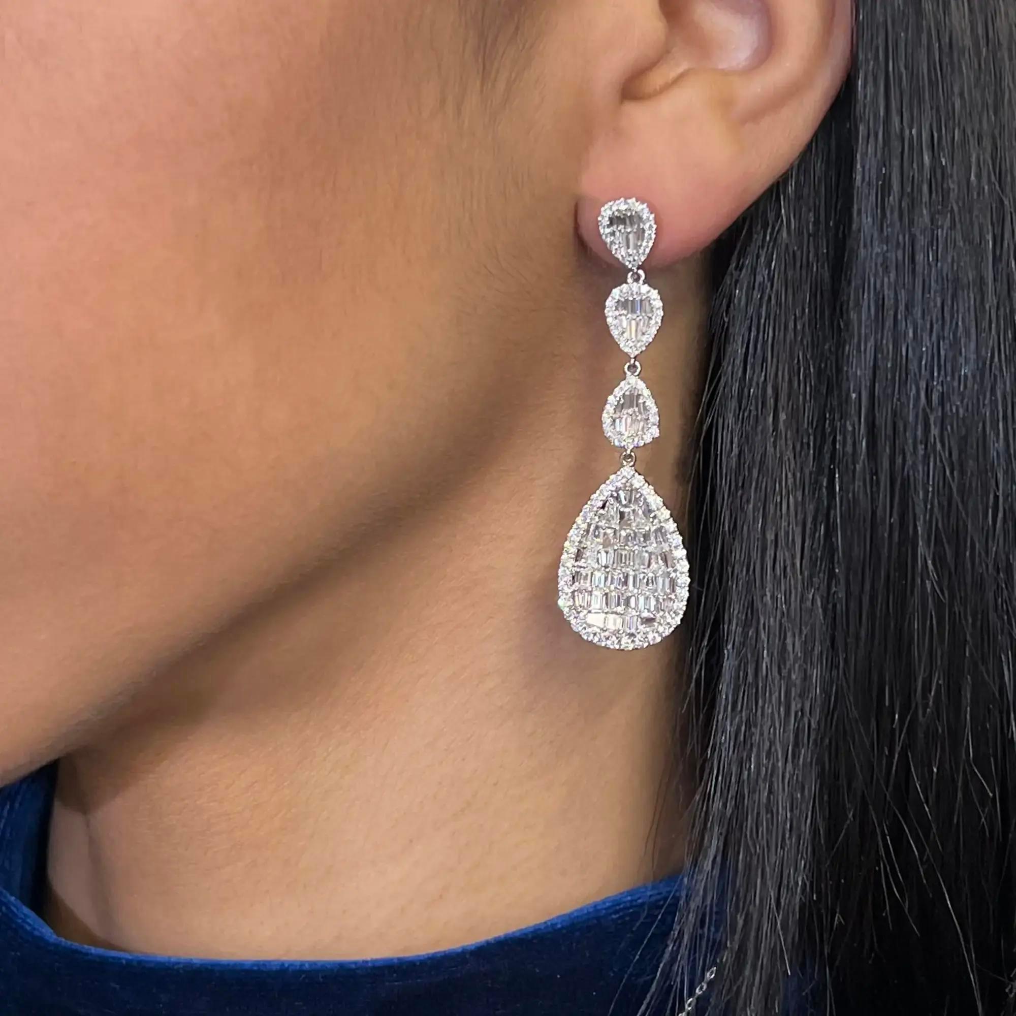 5.42cttw Baguette Cut & Round Cut Diamond Drop Earrings 18k White Gold Neuf - En vente à New York, NY