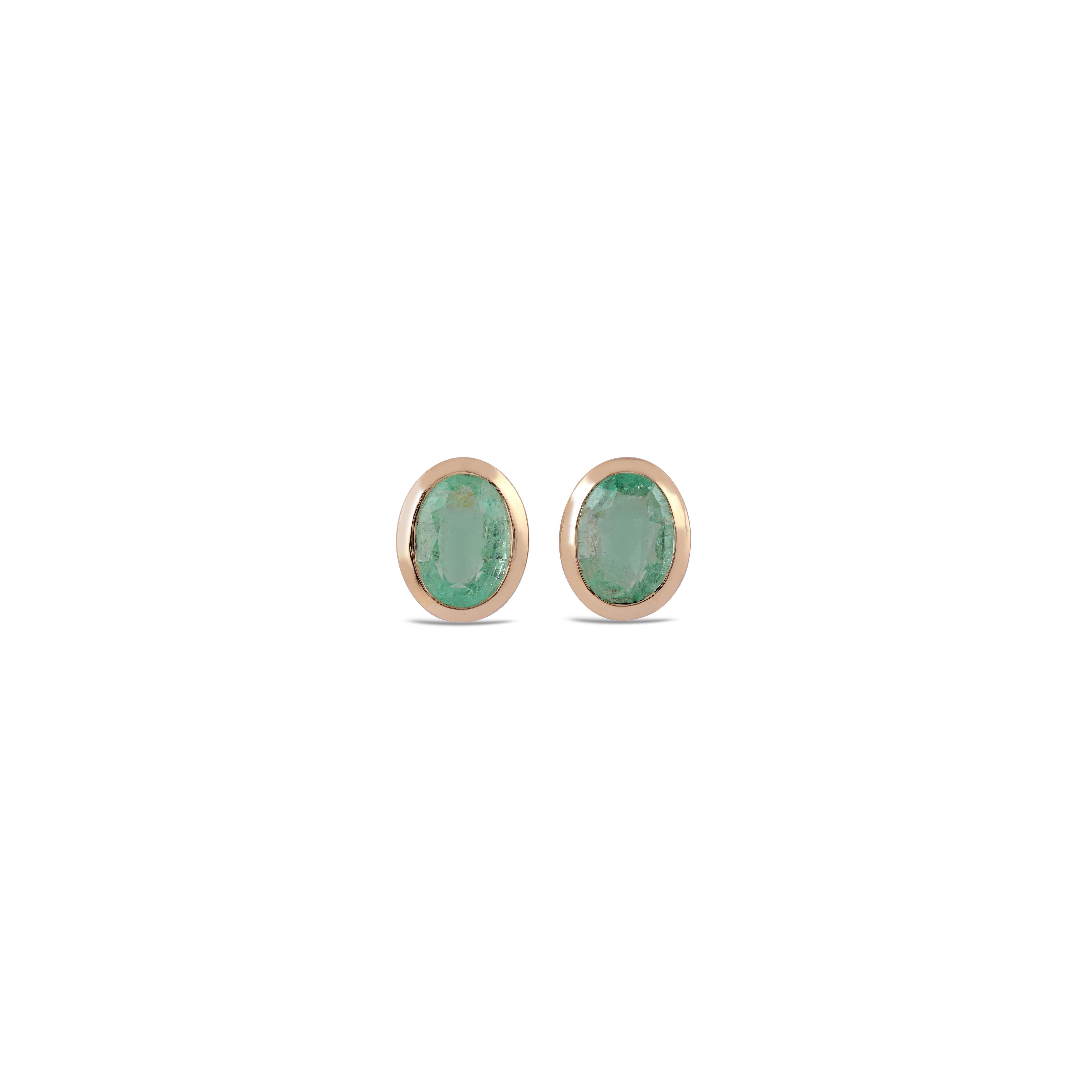 Elegant Colombian Emerald  stud earrings that are fun to wear. A classic pair of earrings with a designer touch with its Close setting in 18K Yellow gold, giving it a true Fun look.

5.43 Carat Colombian Emerald Stud Earrings in 18 Karat Rose