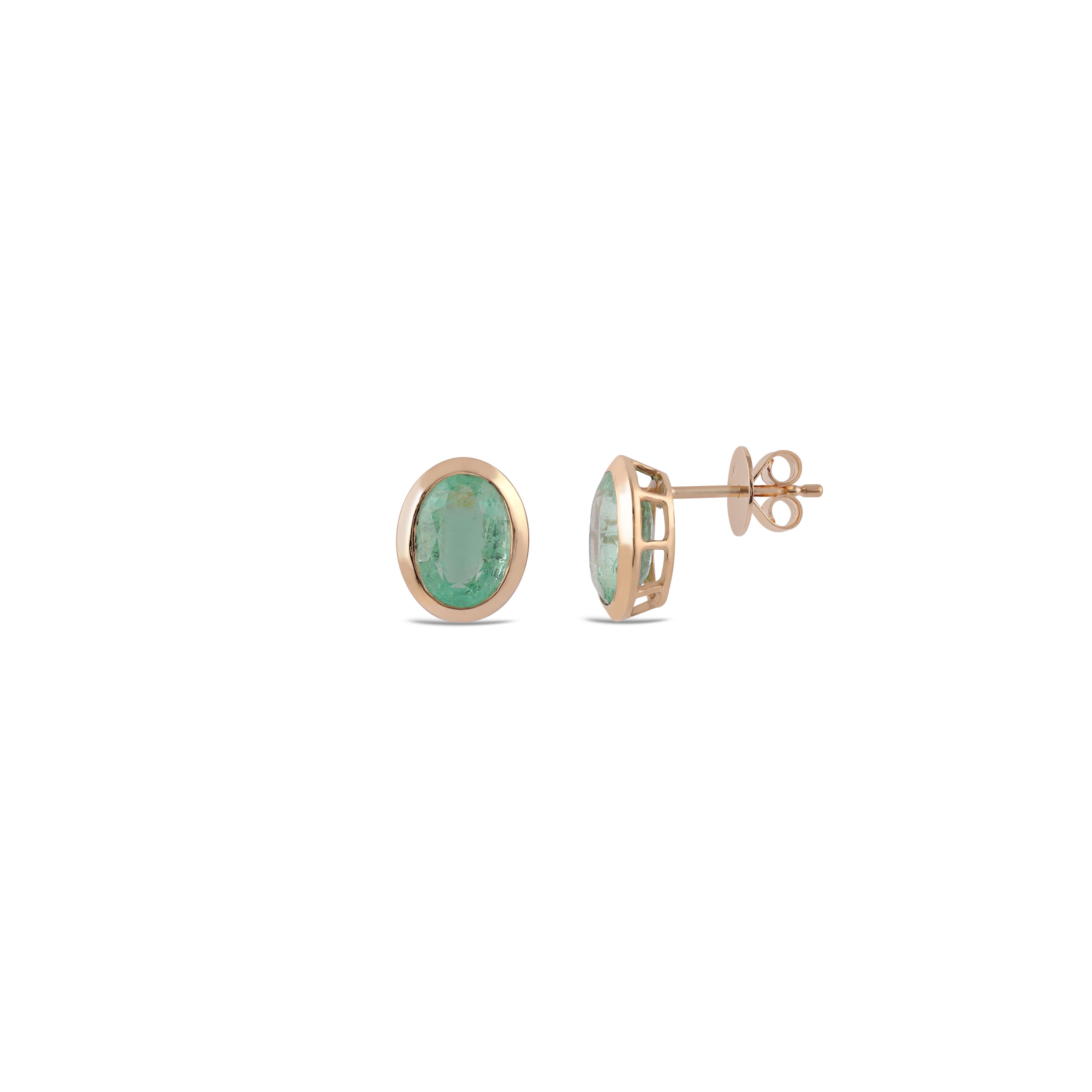 Modernist 5.43 Carat Colombian Emerald Stud Earrings in 18 Karat Yellow Gold For Sale