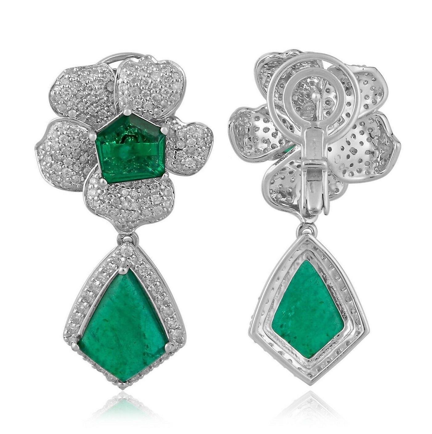5,43 Karat Diamant-Smaragd-Blumen-Ohrringe aus 14 Karat Weißgold (Moderne) im Angebot