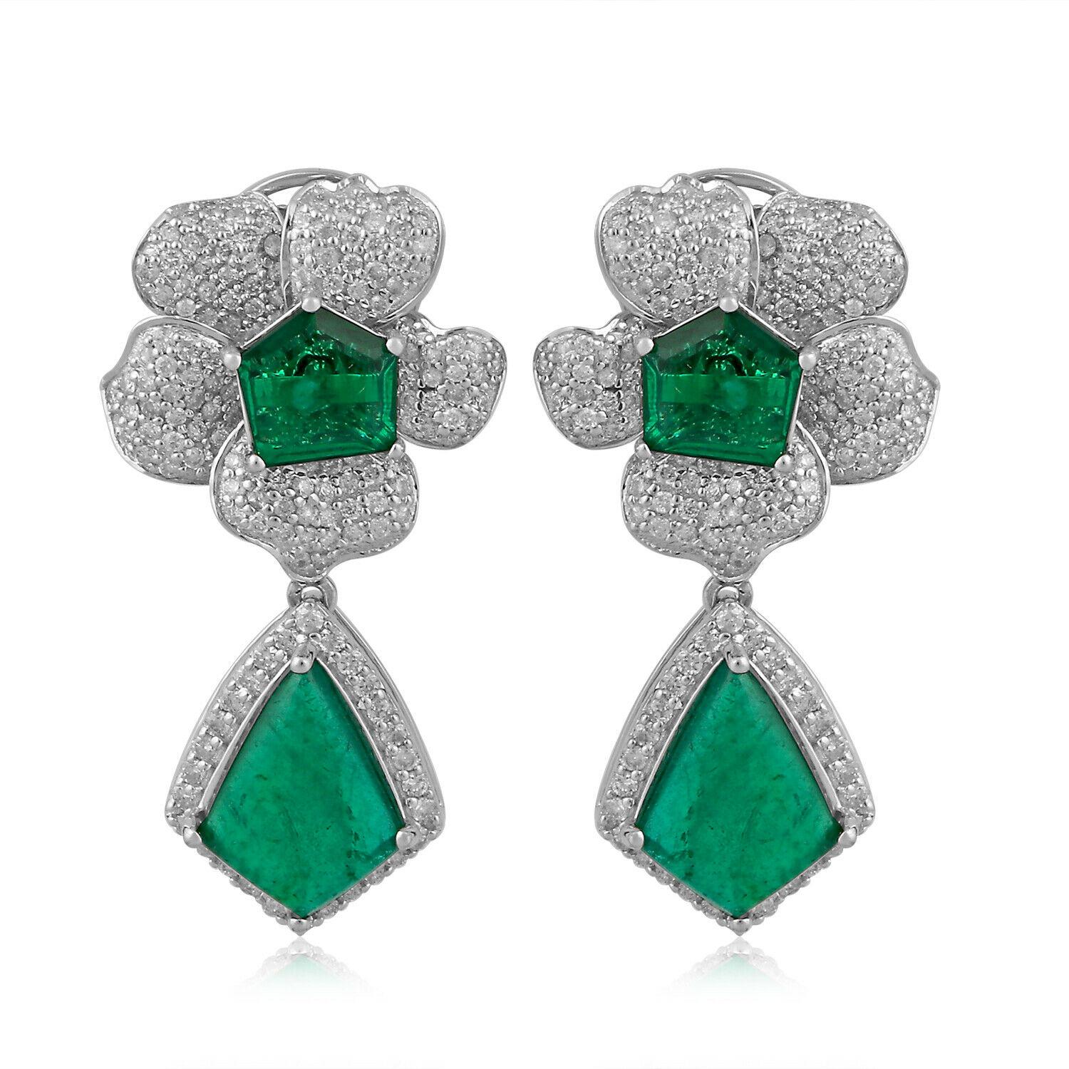 Modern 5.43 Carat Diamond Emerald 14 Karat White Gold Flower Earrings For Sale