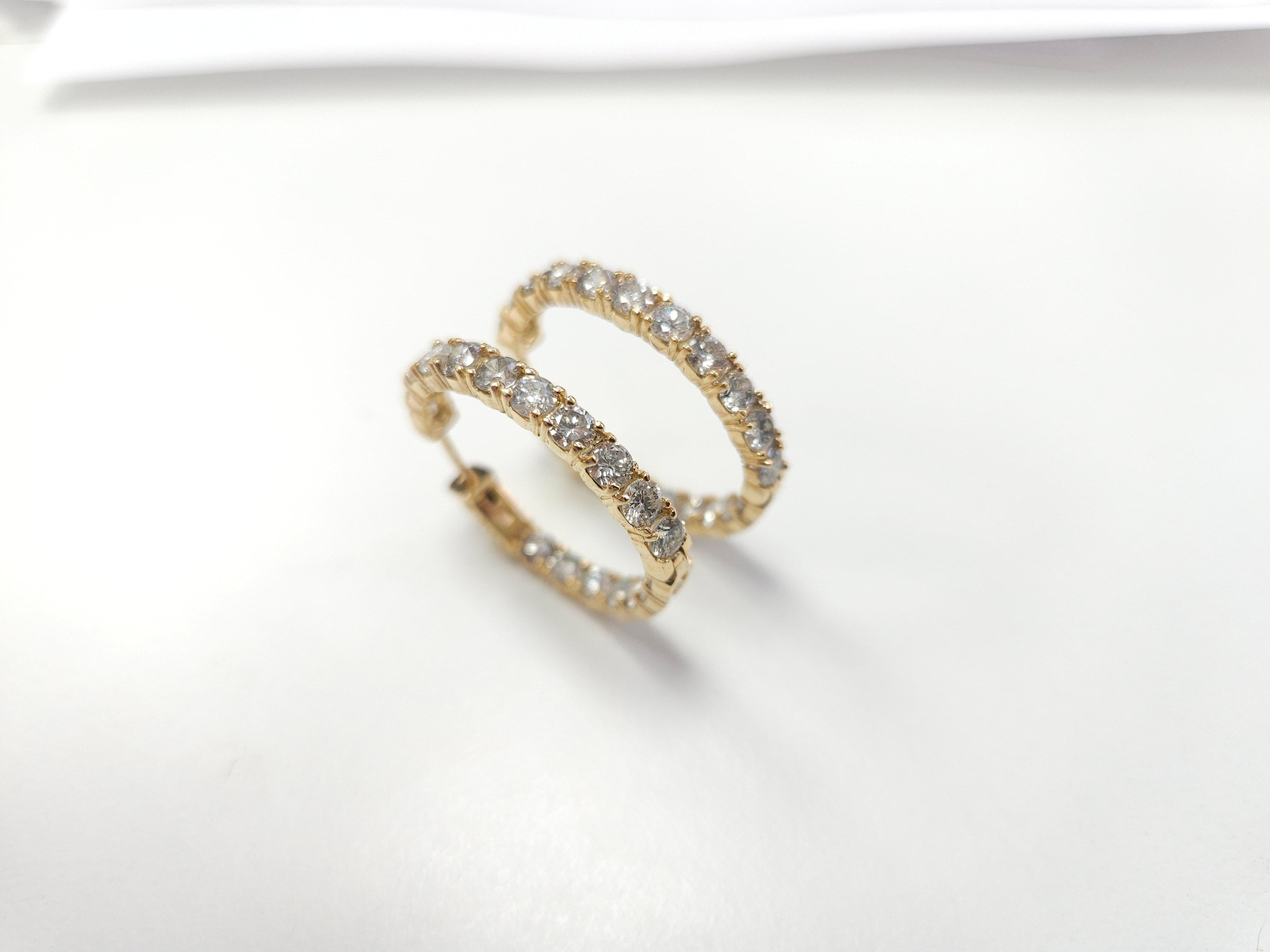 Beautiful pair of diamond Huggie hoop earrings in 14k yellow gold. Secures with snap closure for wear. Elegance for every moment. Inside out style
Average Color H, Clarity  SI,I 
Measures 1.00 inch diameter.  9.35 grams

*Free Shipping within U.S*