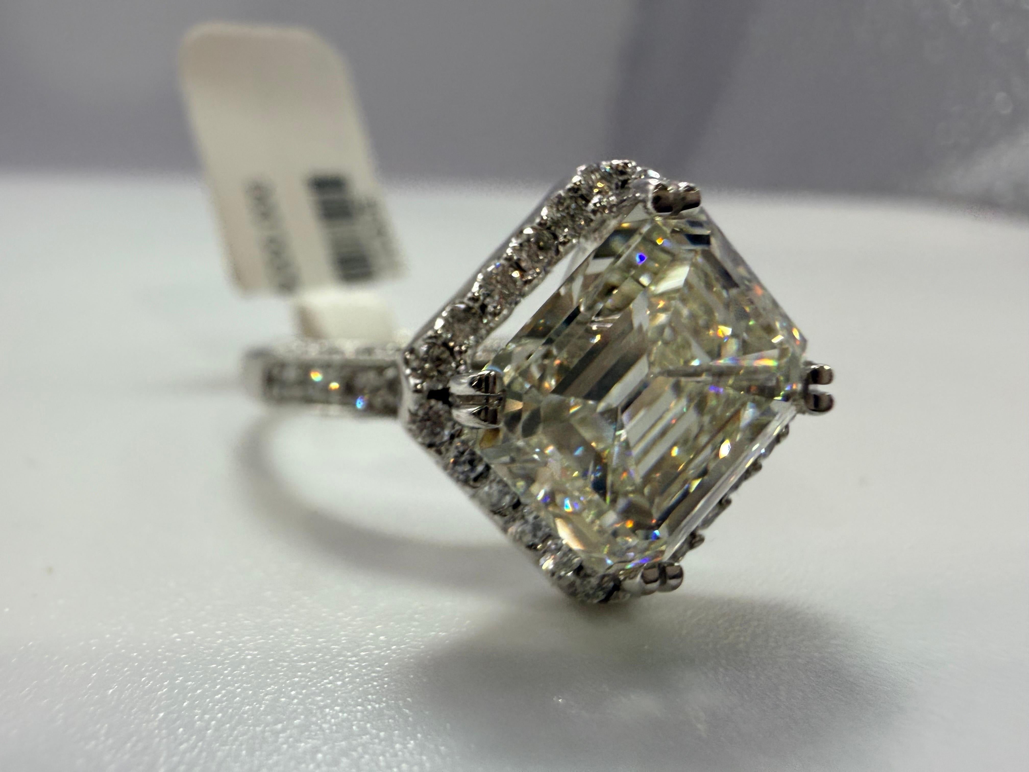 5,43 Karat Asscher Cut Diamant Verlobungsring 18KT im Angebot 7