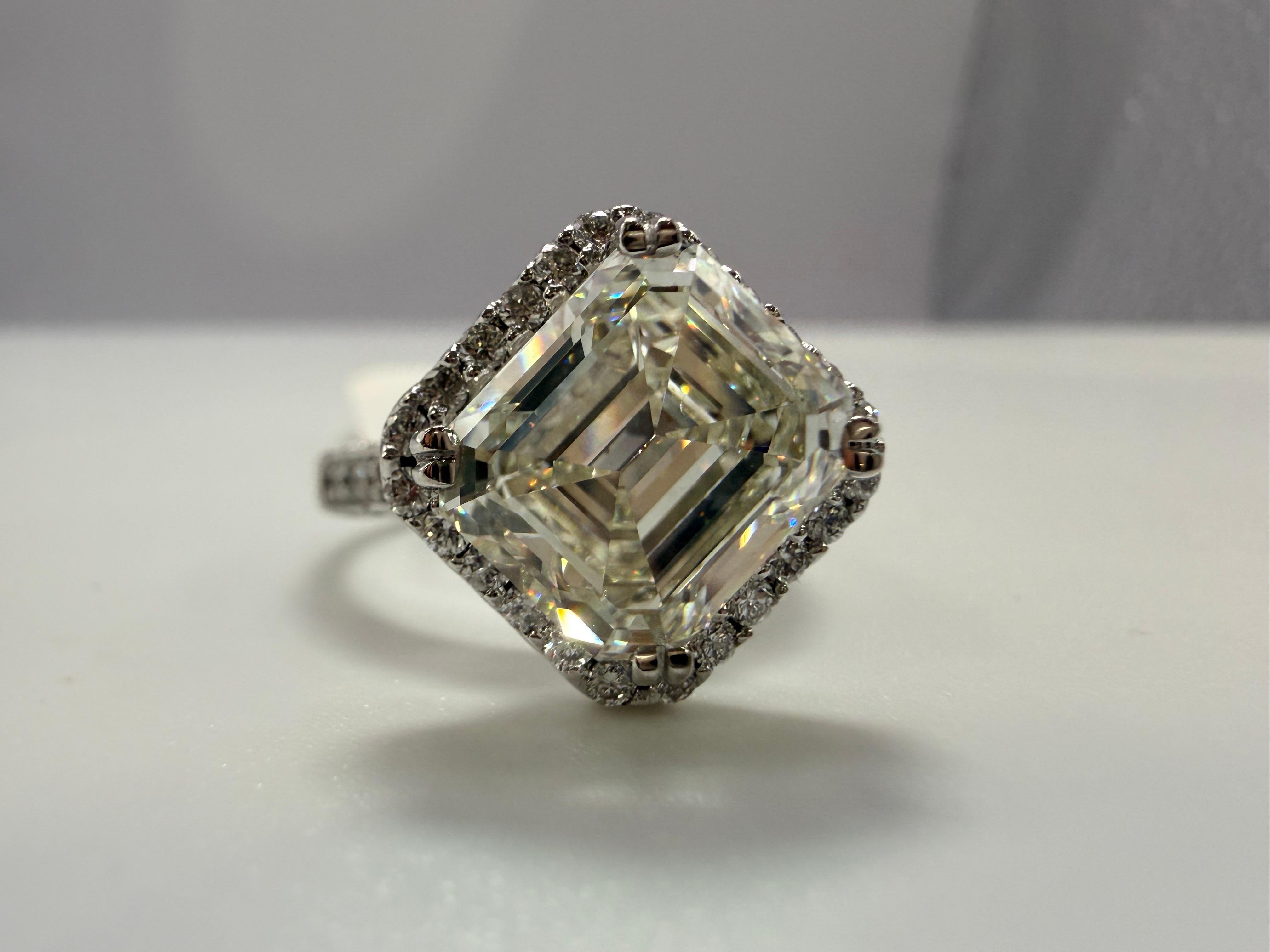 5,43 Karat Asscher Cut Diamant Verlobungsring 18KT im Angebot 11