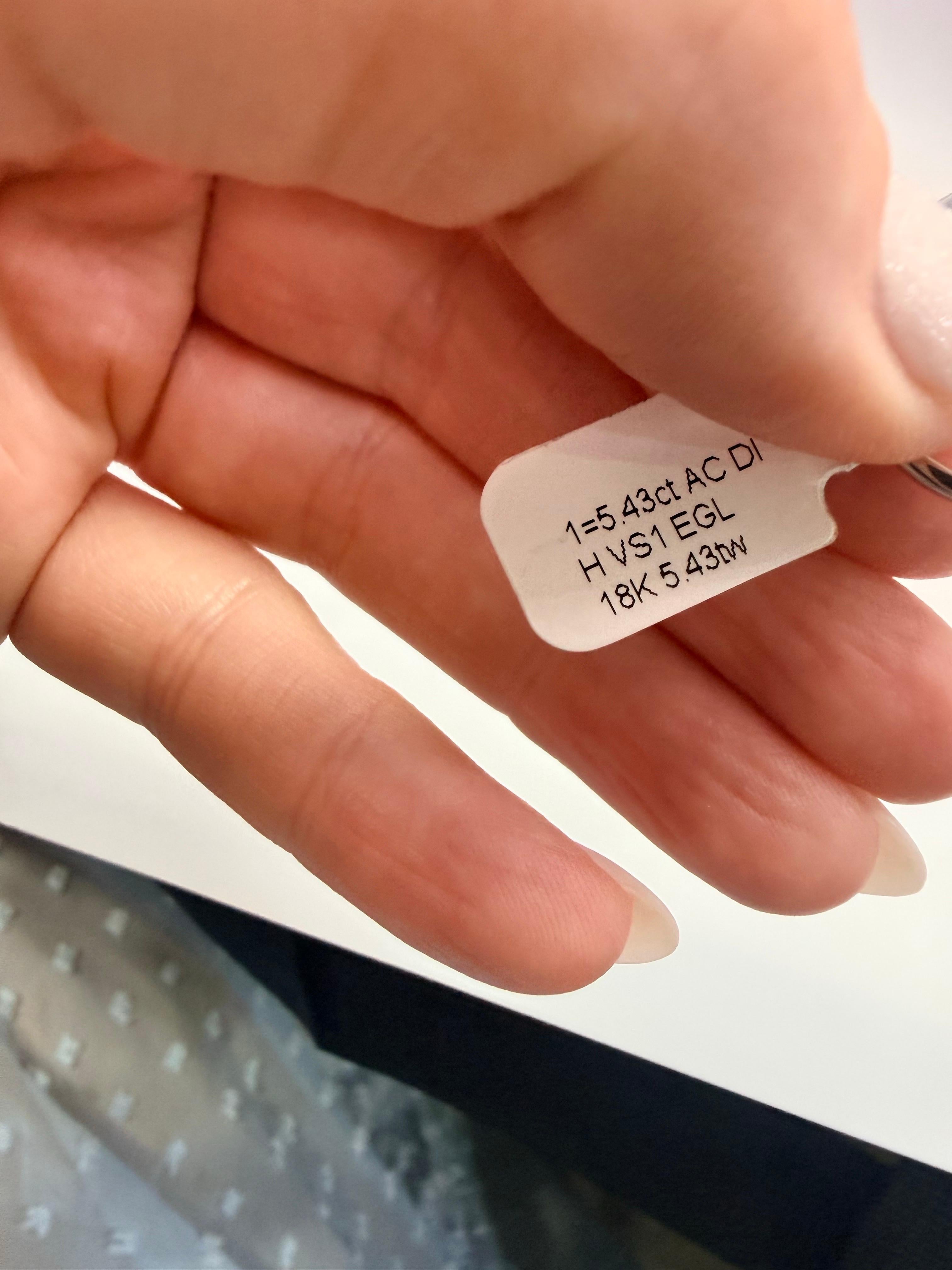 5,43 Karat Asscher Cut Diamant Verlobungsring 18KT im Angebot 12