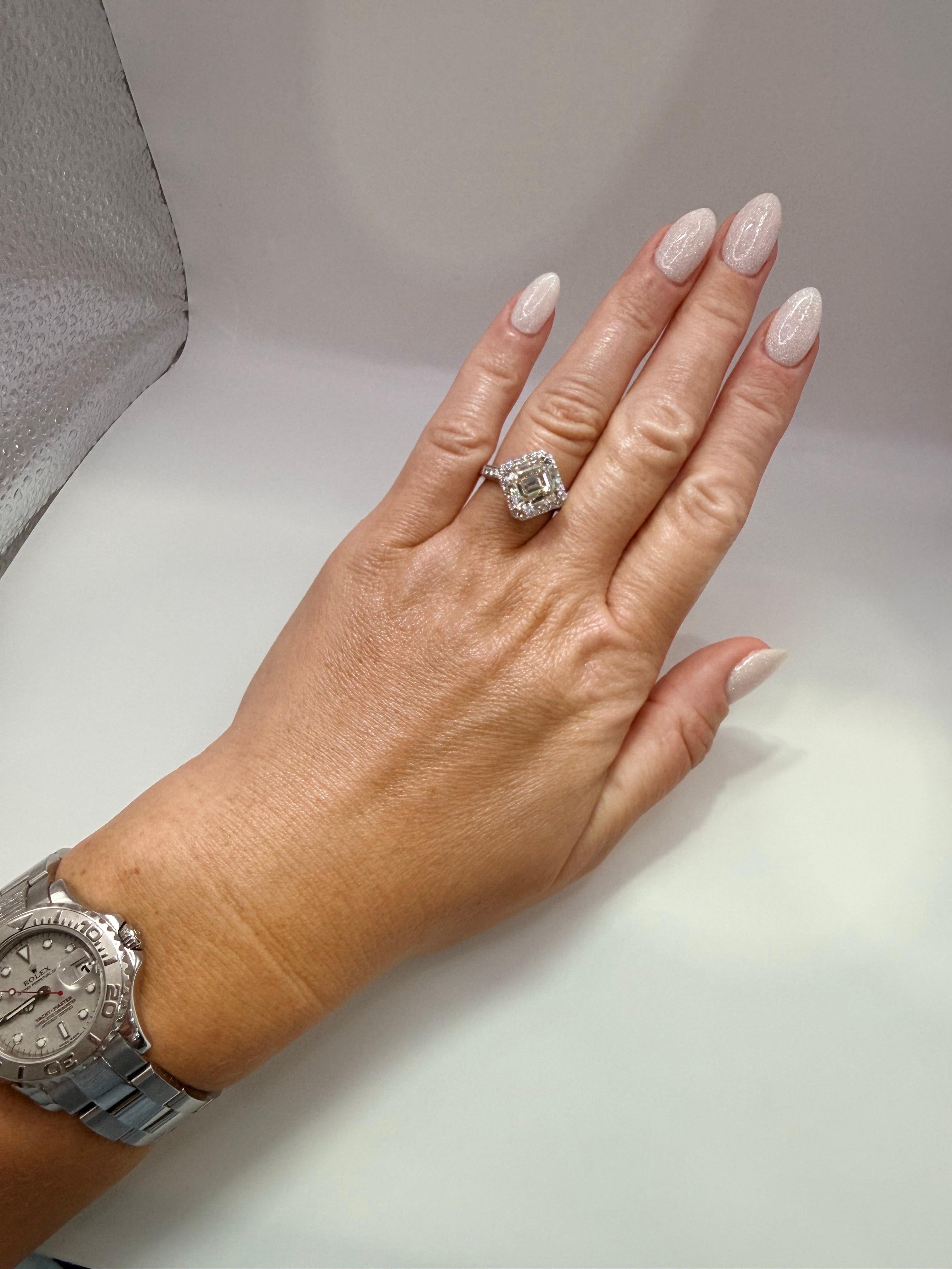 5,43 Karat Asscher Cut Diamant Verlobungsring 18KT im Angebot 2