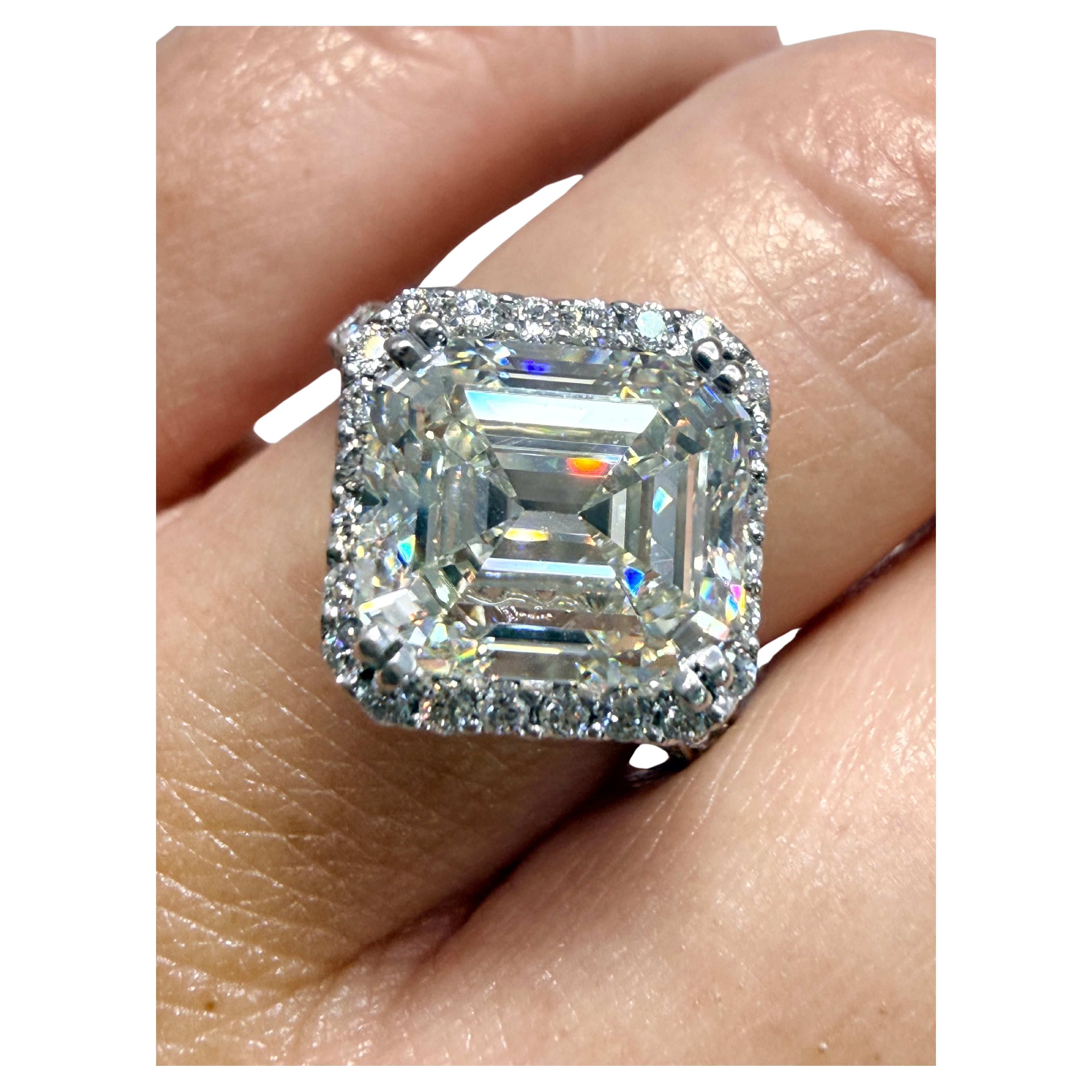 5,43 Karat Asscher Cut Diamant Verlobungsring 18KT
