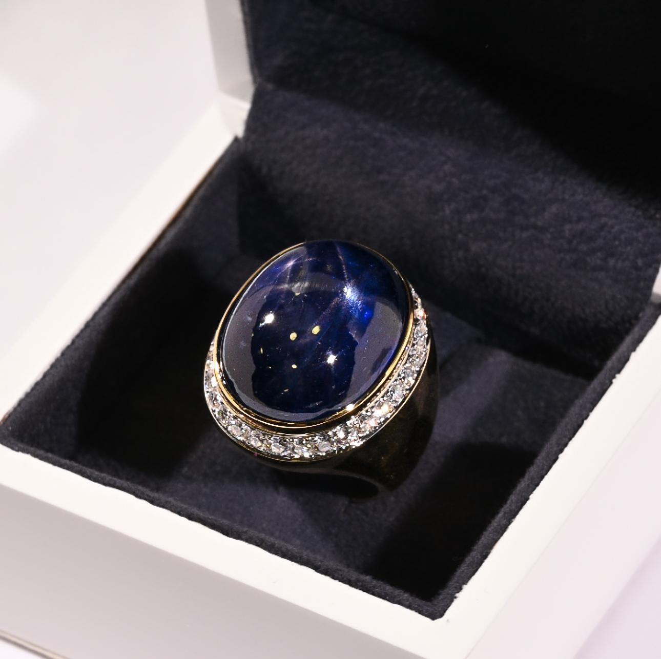 54,31 Karat unbehandelter burmesischer Sternblauer Saphir und Diamantring, AGL-zertifiziert (Cabochon) im Angebot