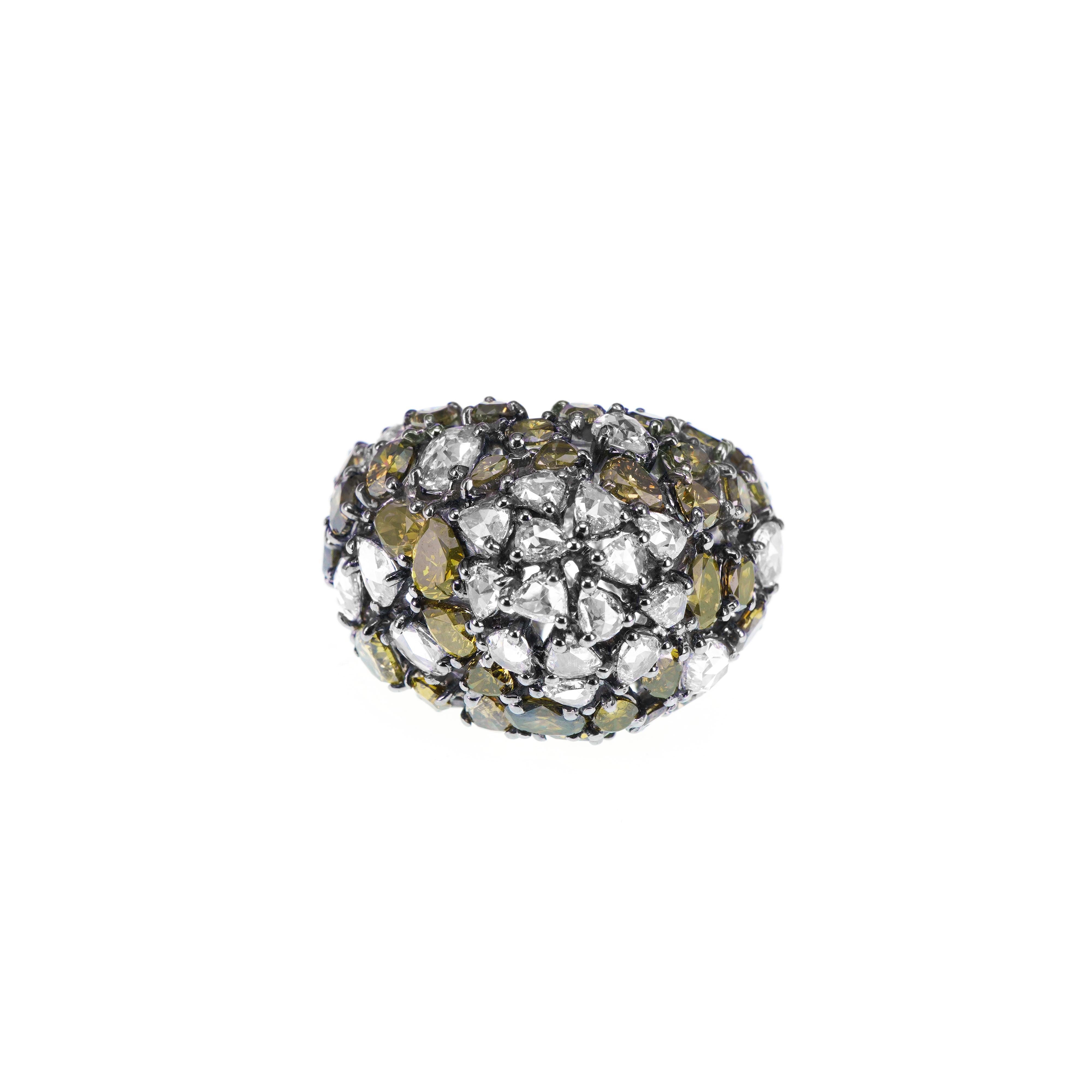 5,44 Karat natürlicher grüner Fancy-Diamant 1,86 Karat weißer Diamant Kuppelring 18K  (Antiker Kissenschliff) im Angebot