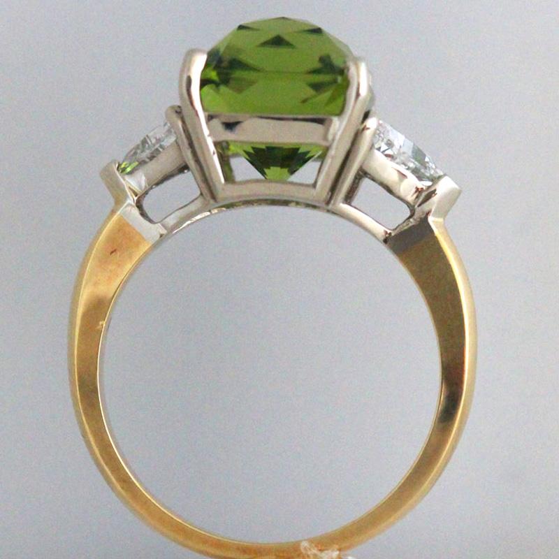 Contemporaneo Anello da 5,44 carati di peridoto, 0,69 carati di diametro, 18 carati, Ben Dannie Design del 1990 in vendita