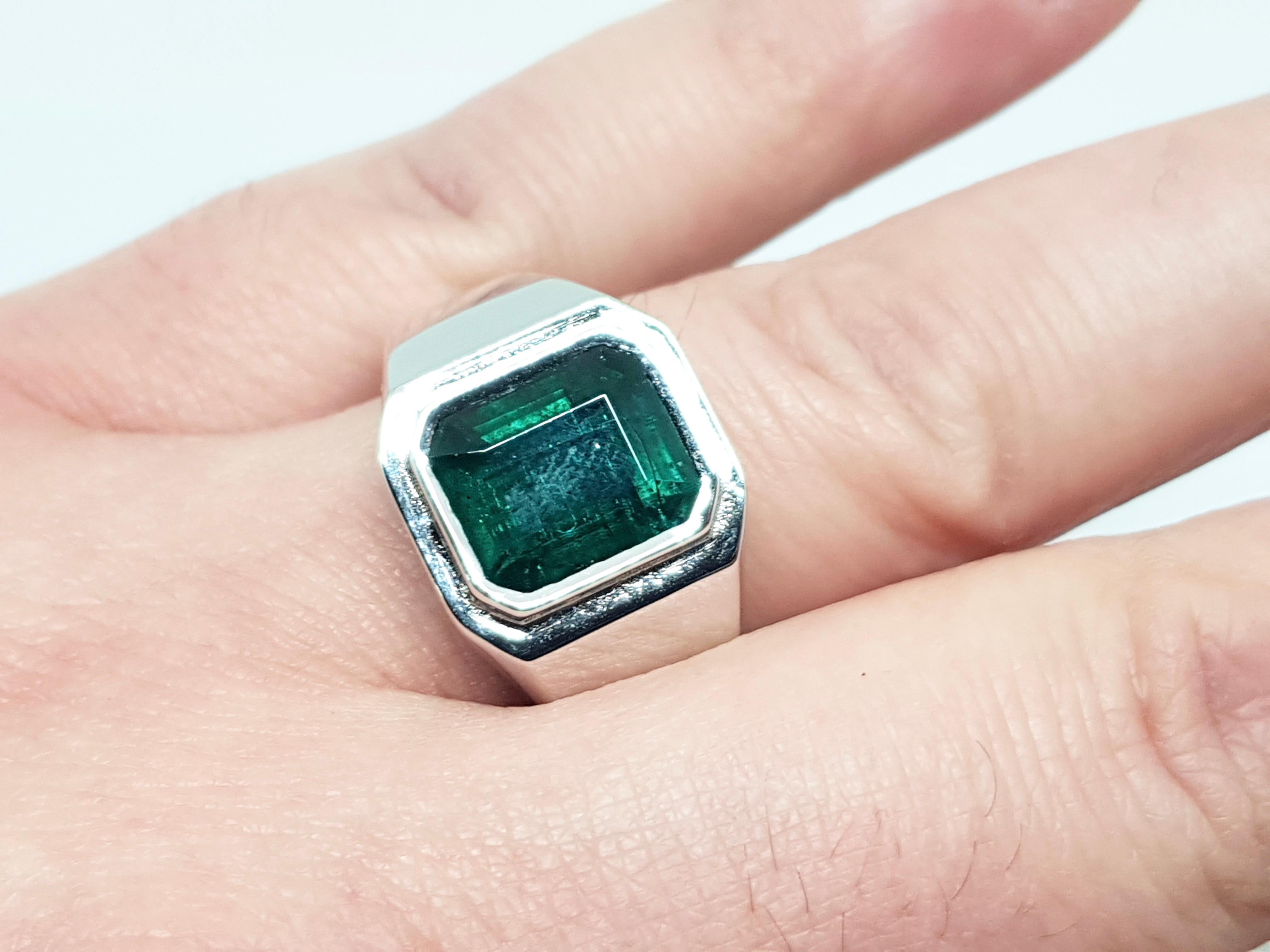 Contemporary 5.45 Carat IGI Certified White Gold Diamond Emerald Men's Ring