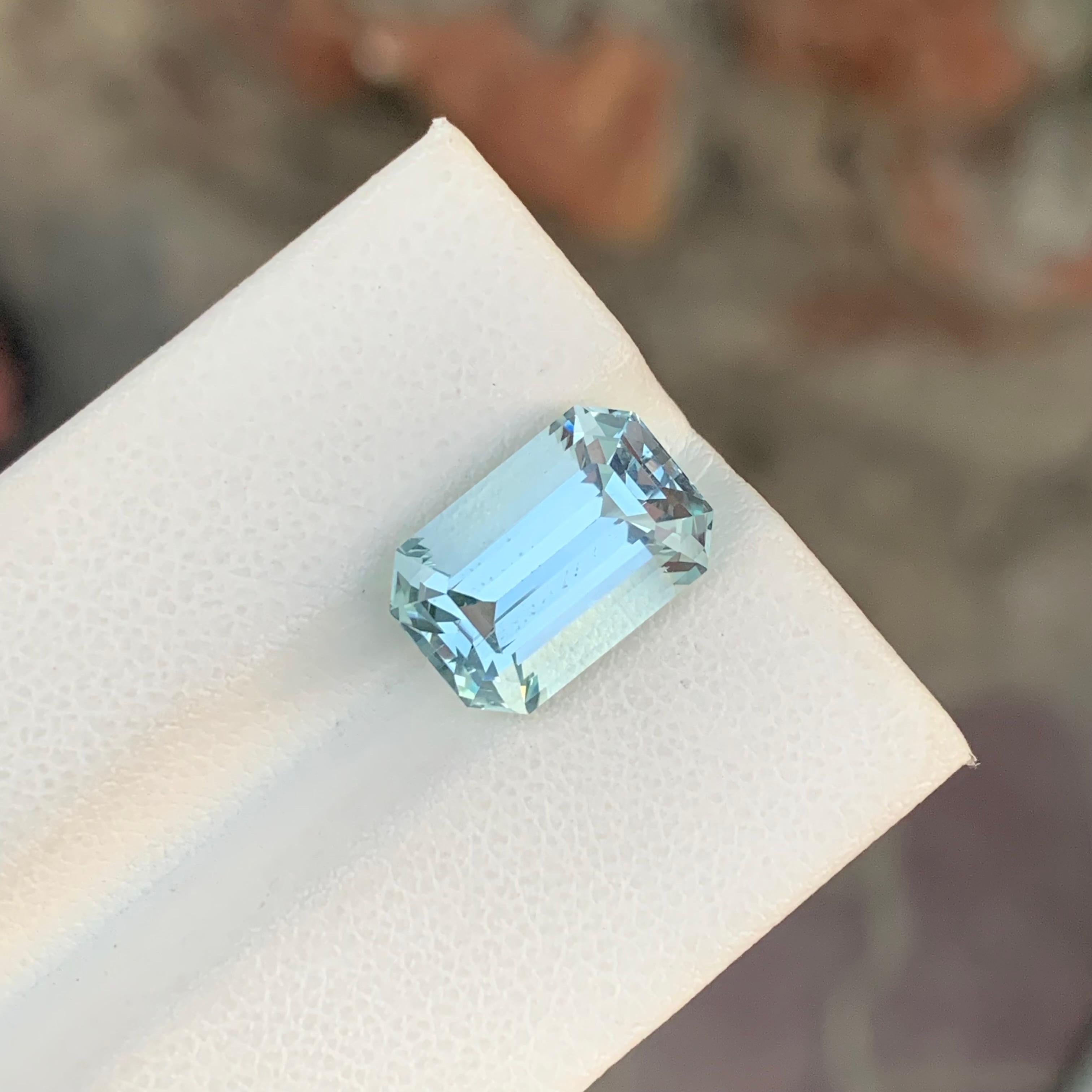 Emerald Cut 5.45 Carat Natural Faceted Aquamarine Emerald Shape Gemstone For Sale