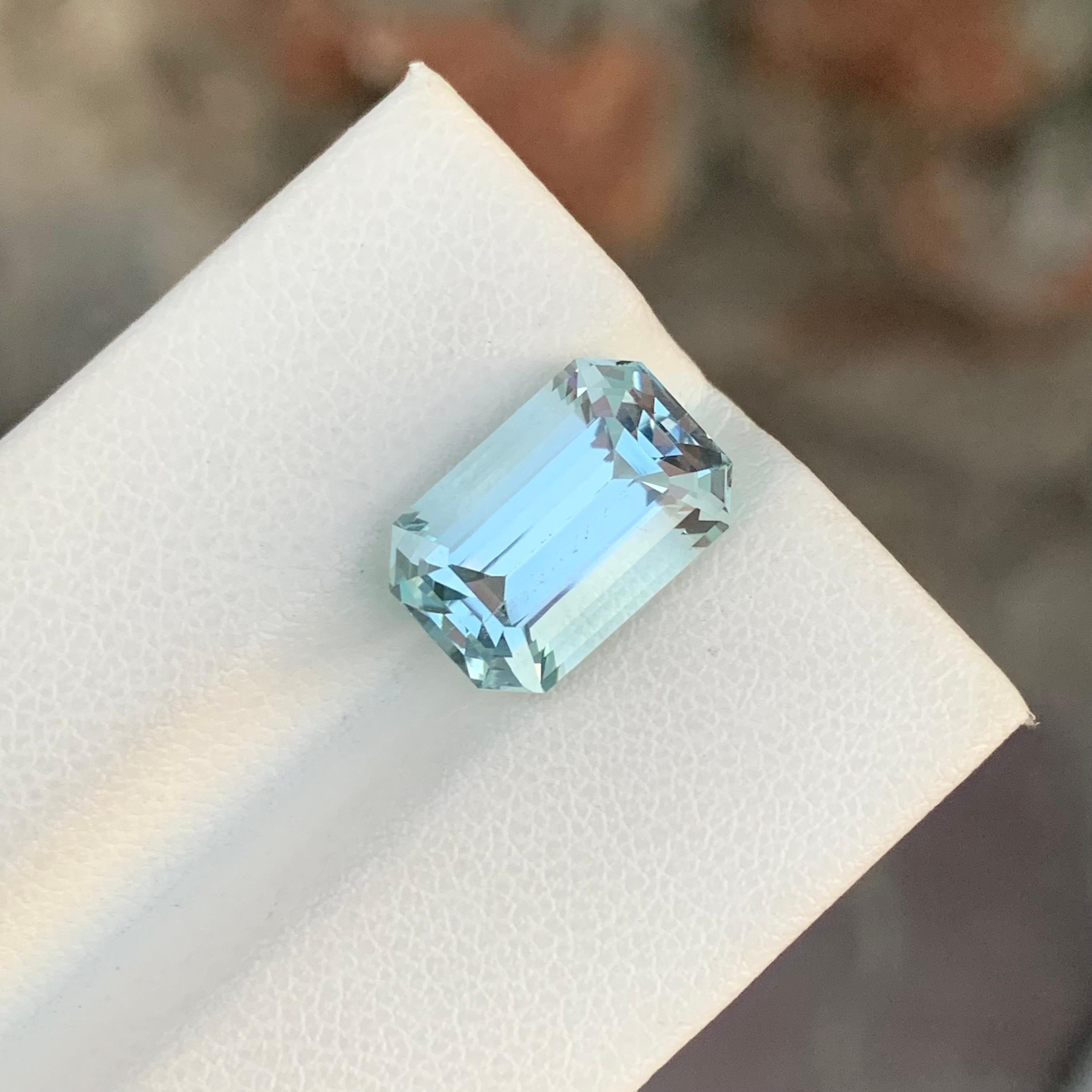 5.45 Carat Natural Faceted Aquamarine Emerald Shape Gemstone In New Condition For Sale In Peshawar, PK