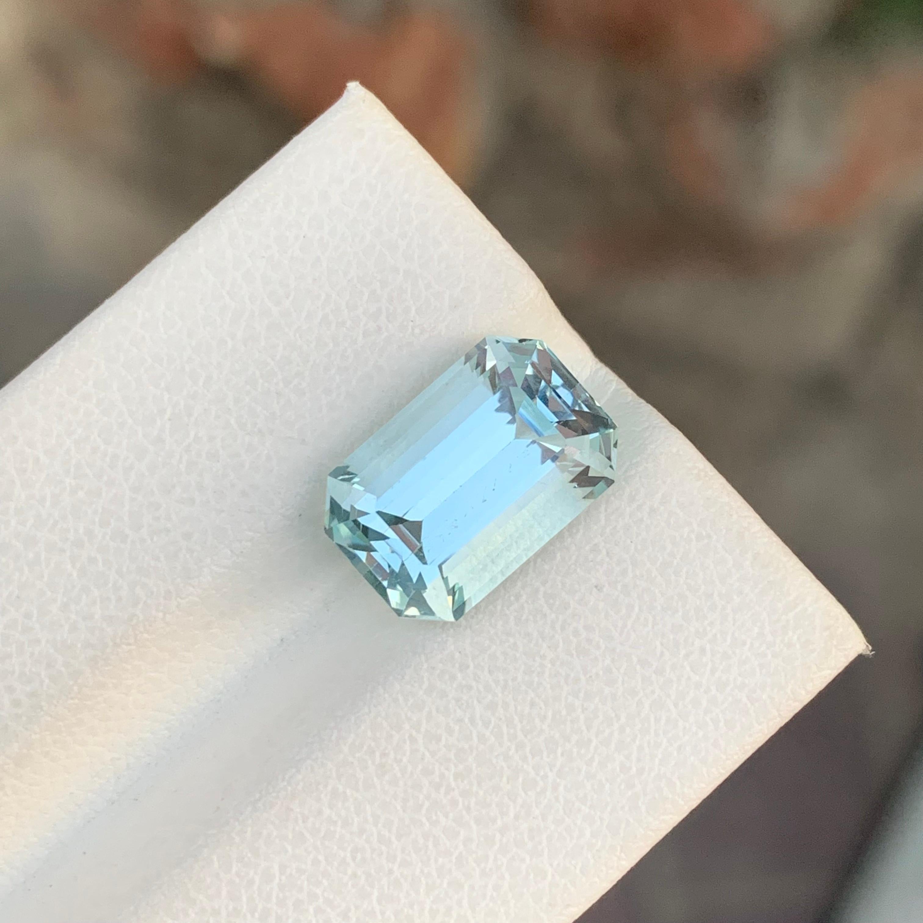 Women's or Men's 5.45 Carat Natural Faceted Aquamarine Emerald Shape Gemstone For Sale