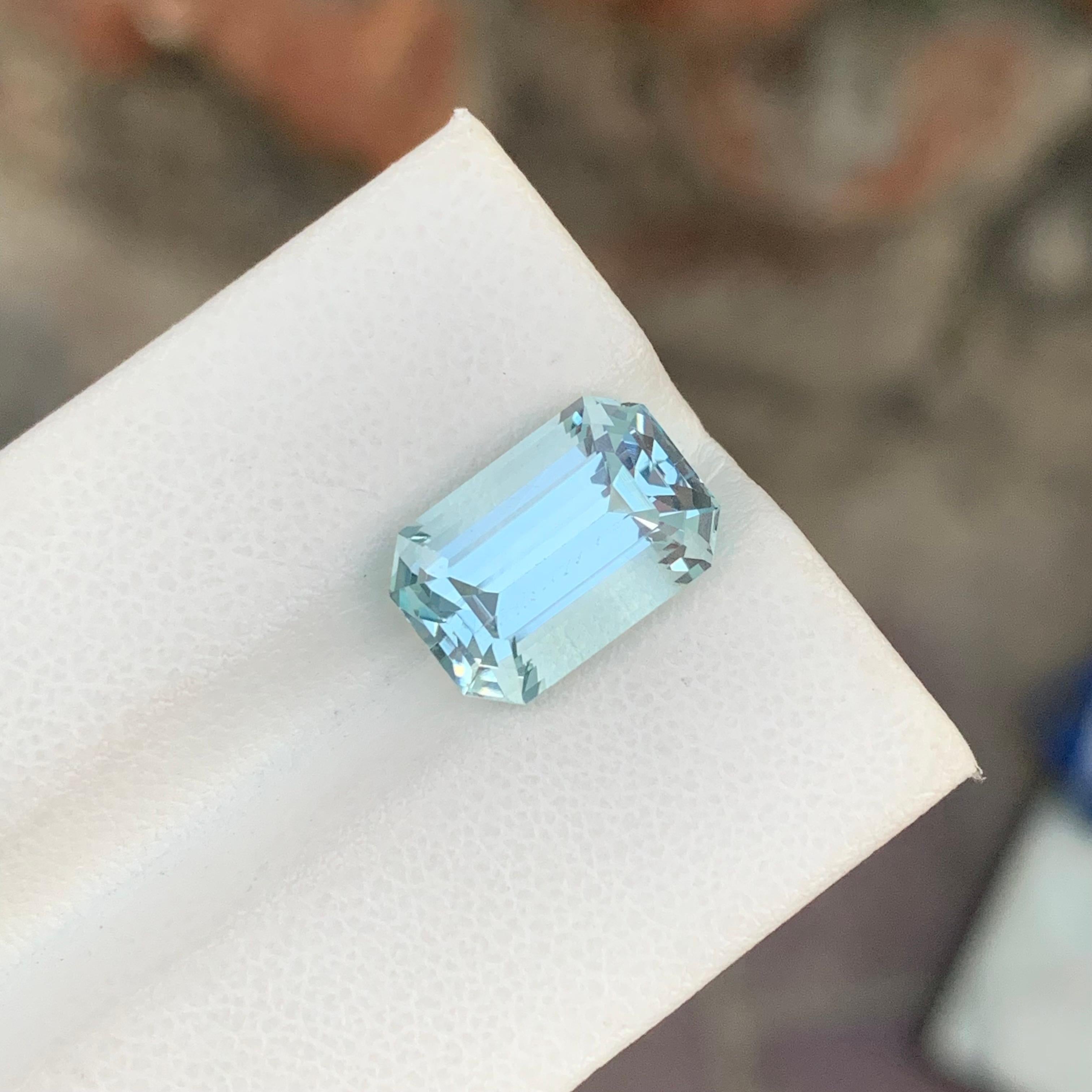 5.45 Carat Natural Faceted Aquamarine Emerald Shape Gemstone For Sale 2