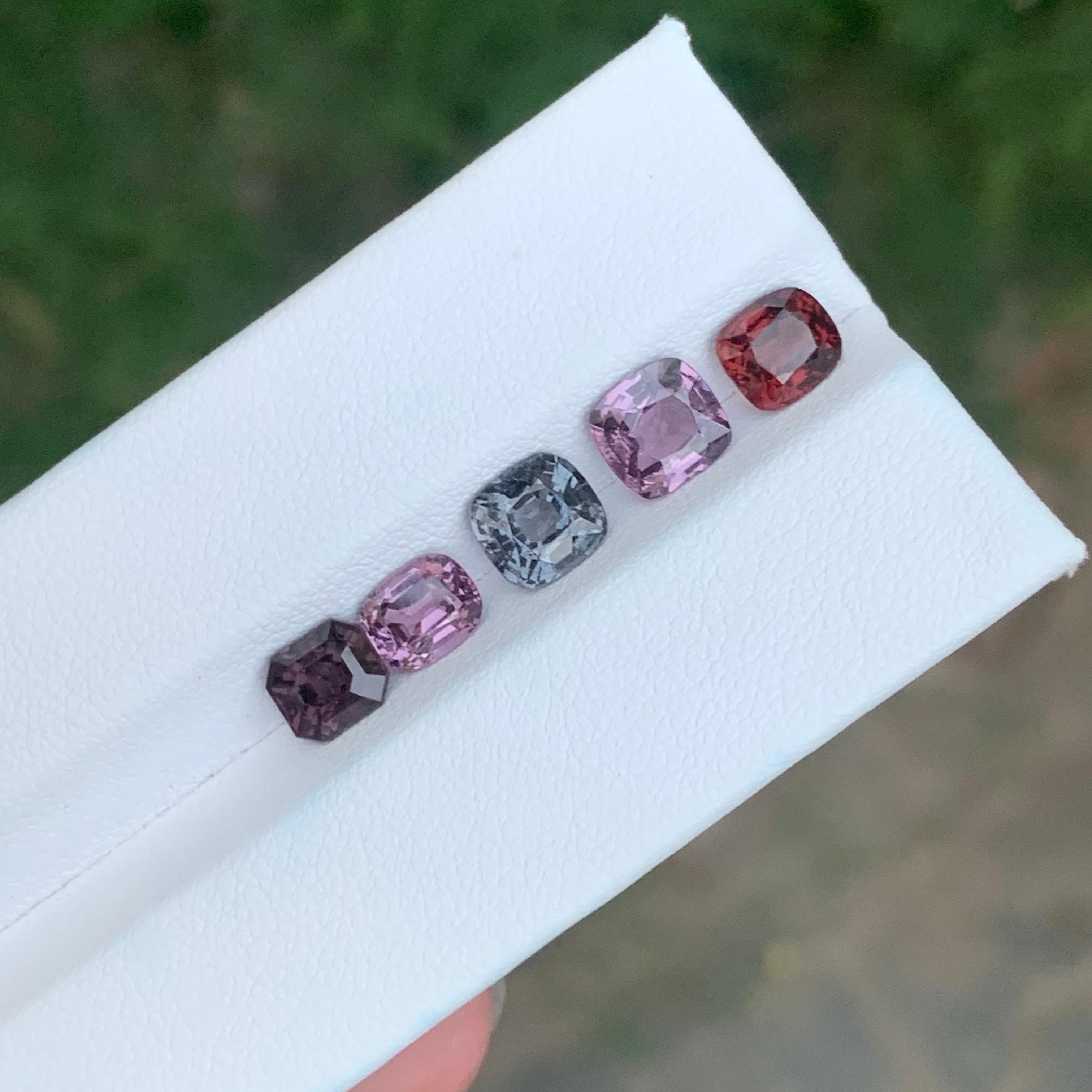 Facettierter Spinell Los

Gewicht : 5,45 Karat
Größen: 1 bis 1,20 Karat
Behandlung: Nicht
Form : Kissen

Spinell ist ein fesselnder Edelstein, der für seine brillanten Farben und seine außergewöhnliche Klarheit geschätzt wird. Spinell kommt in einem