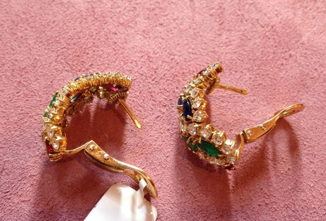 Taille Marquise Boucles d'oreilles en or jaune 18 carats rubis, émeraude, saphir et diamant de 5,45 carats en vente