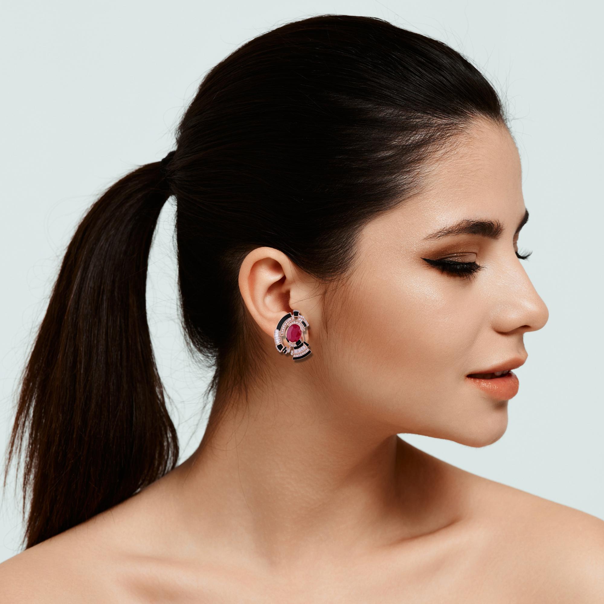 Orecchini con rubino smaltato da 5,45 carati 0,11 carati Baguette Pave Diamond Oro rosa 18k In condizioni Nuovo in vendita a Diera, Dubai