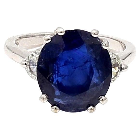 Ring aus 18 Karat Weißgold mit 5,45 Karat Saphir und 0,70 Karat Diamant in Halbmondform in Diamantform