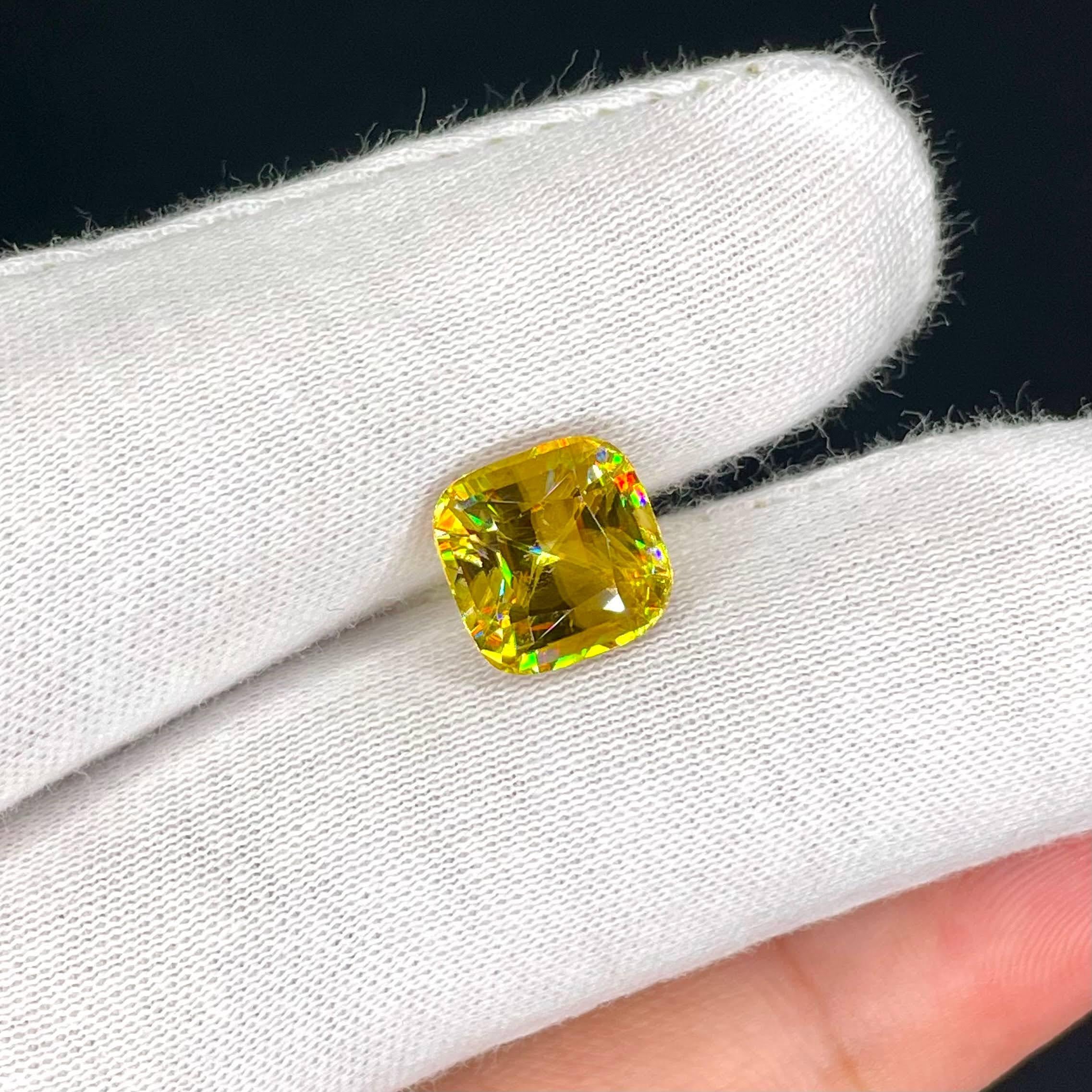 5.45 Carats Fine Sphene Stone Cushion Cut Natural Madagascar's Gemstone In New Condition In Bangkok, TH
