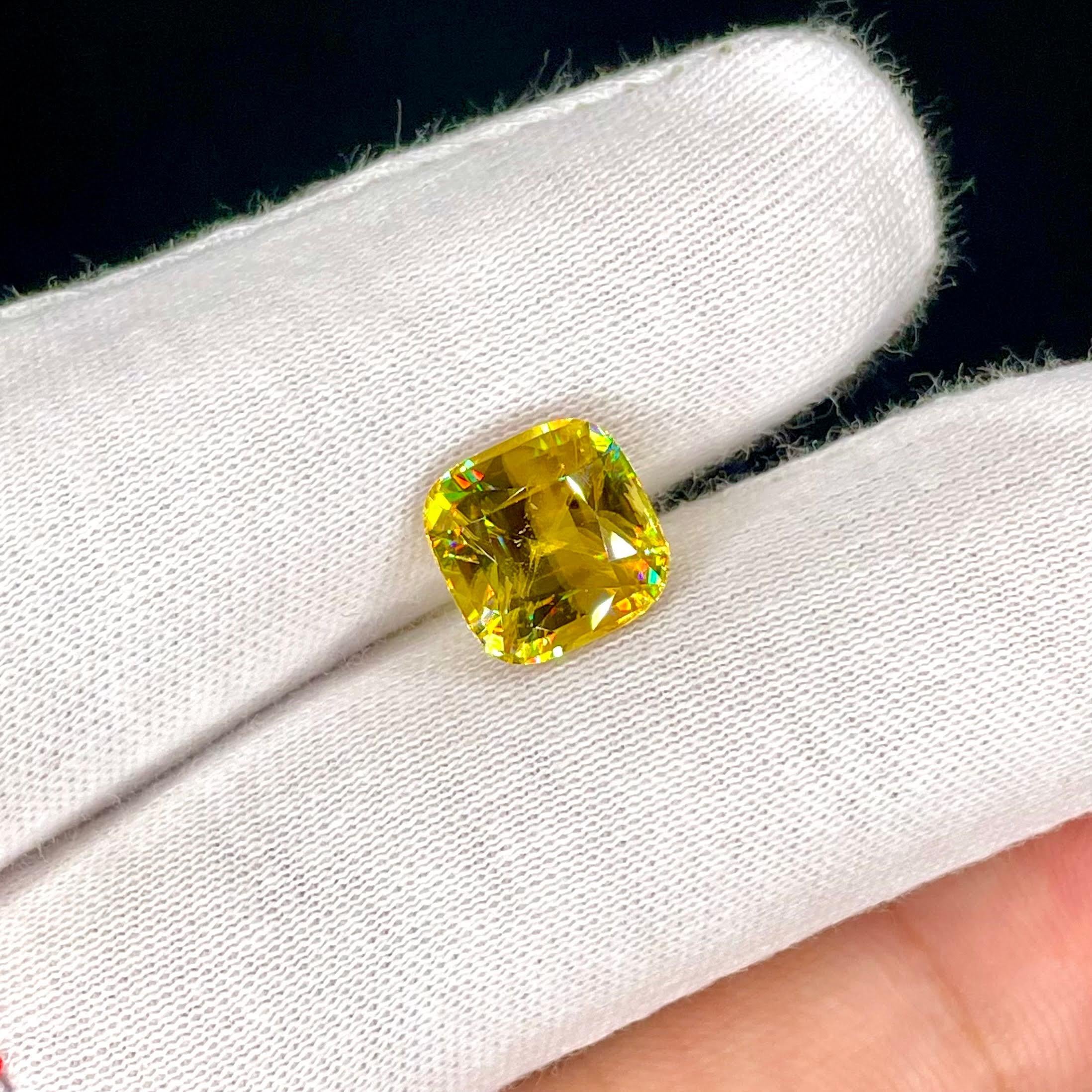 Women's or Men's 5.45 Carats Fine Sphene Stone Cushion Cut Natural Madagascar's Gemstone