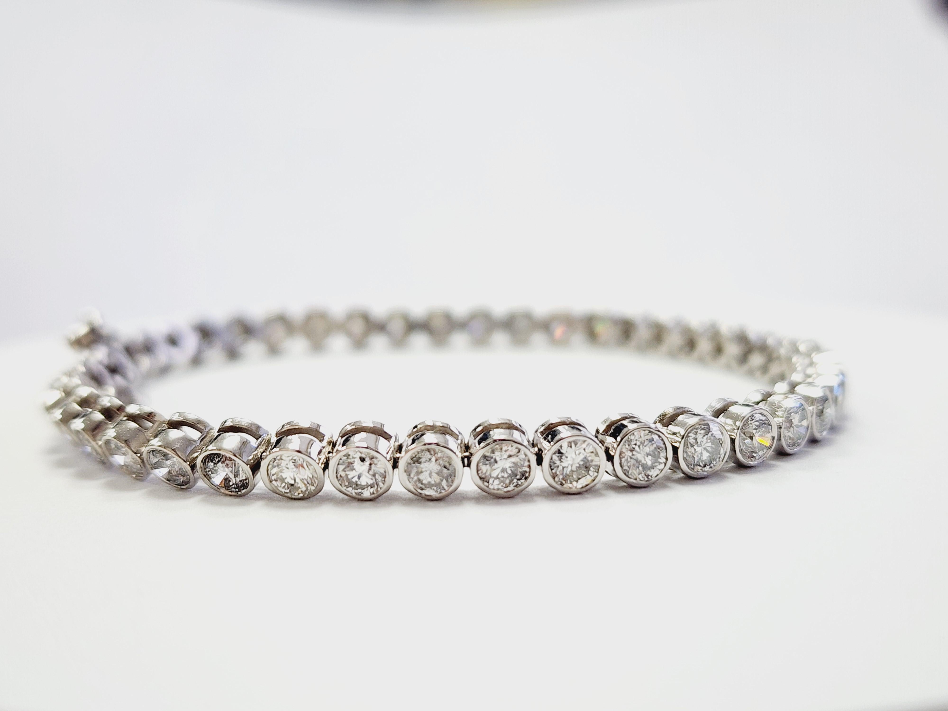 5.45 Carats Natural Diamond Round Bezel Tube Tennis Bracelet in 14K White Gold In New Condition For Sale In Great Neck Plaza, NY
