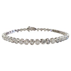 Pulsera de tenis con bisel de diamantes redondos naturales de 5,45 quilates en oro blanco de 14 quilates