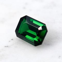 5,45 carati di tsavorite verde vivida doppiamente certificata  Africa orientale Provenienza