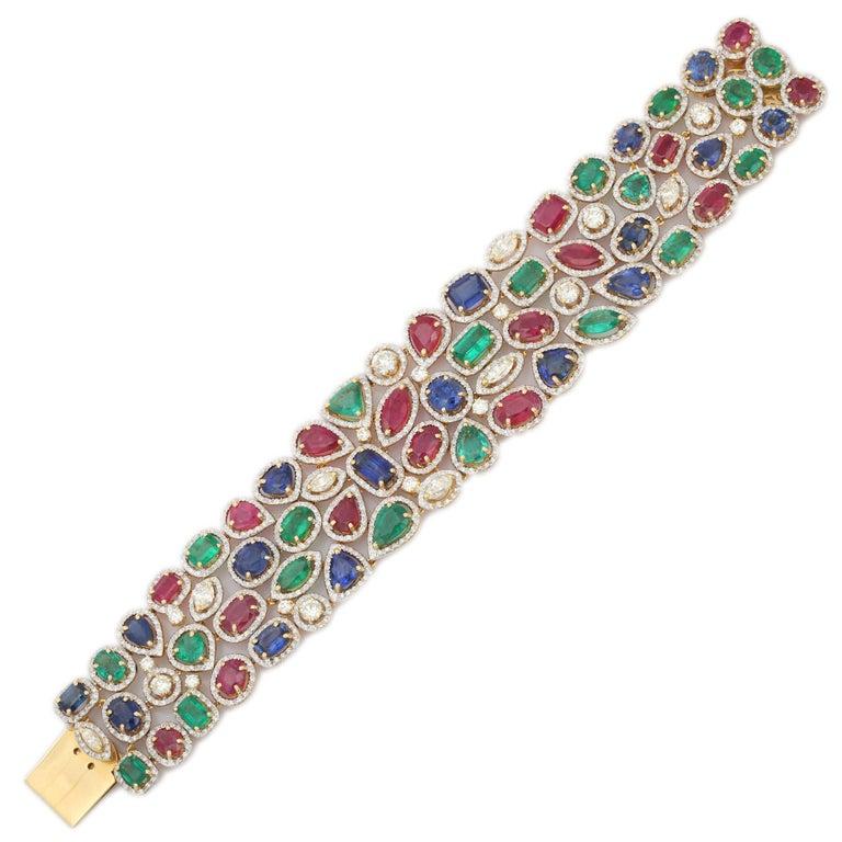 Armband aus 18 Karat massivem Gelbgold mit 54,5 Karat Smaragd, Rubin und Saphir mit Diamanten 1
