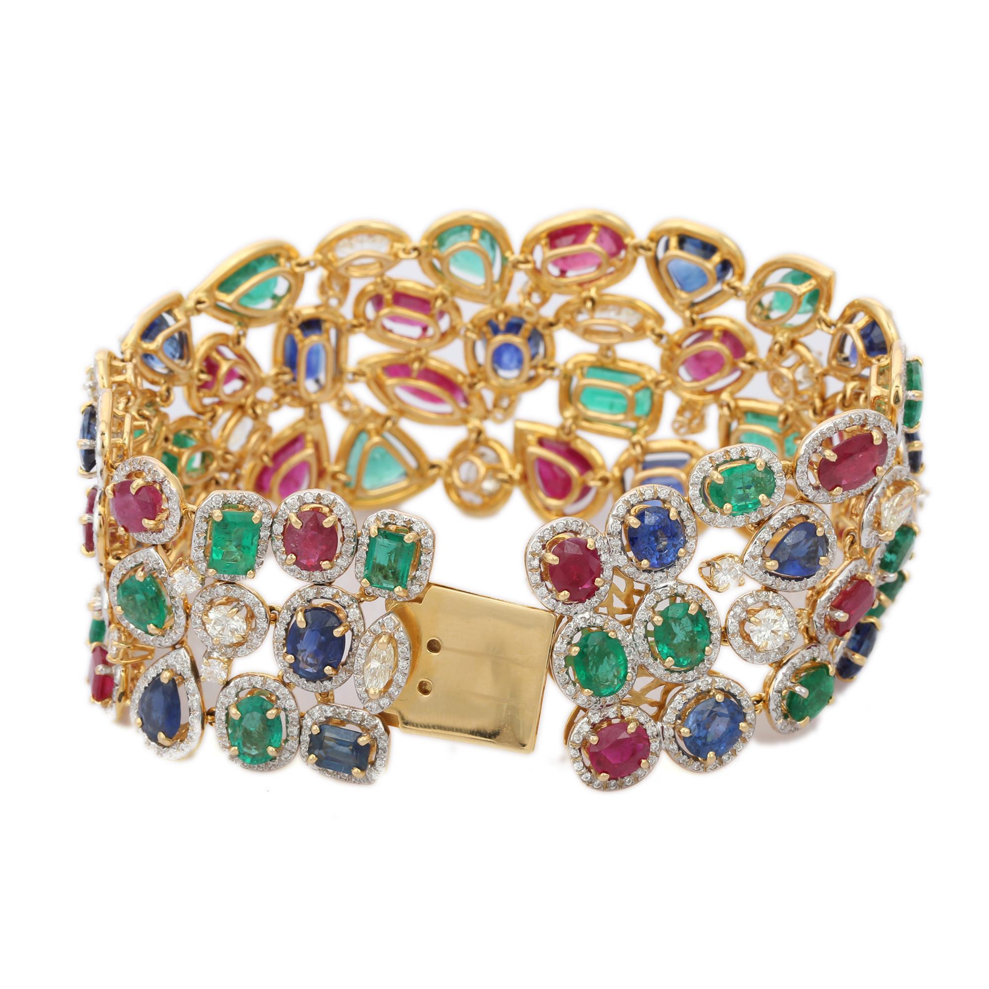 Bracelet manchette 54.5 cts Emeraude Rubis Saphir en or jaune 18kt avec diamants en vente 3
