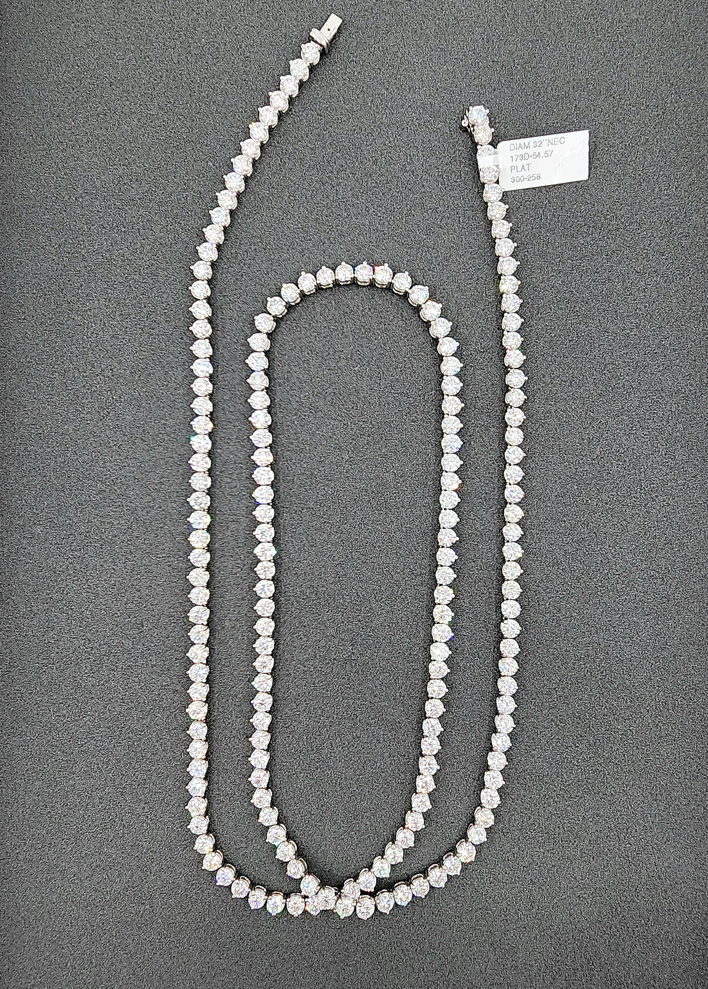 Moderno Collana Opera con diamanti rotondi da 54.57 carati in vendita