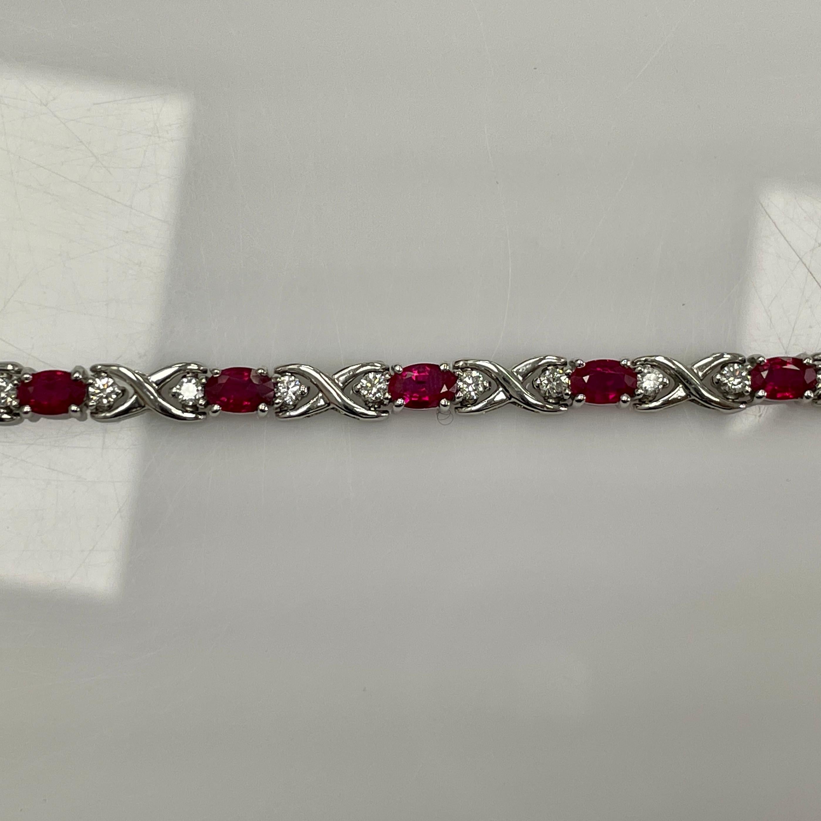 Taille ovale Bracelet en or blanc 14K avec rubis et diamants de 5,45ct carats en vente