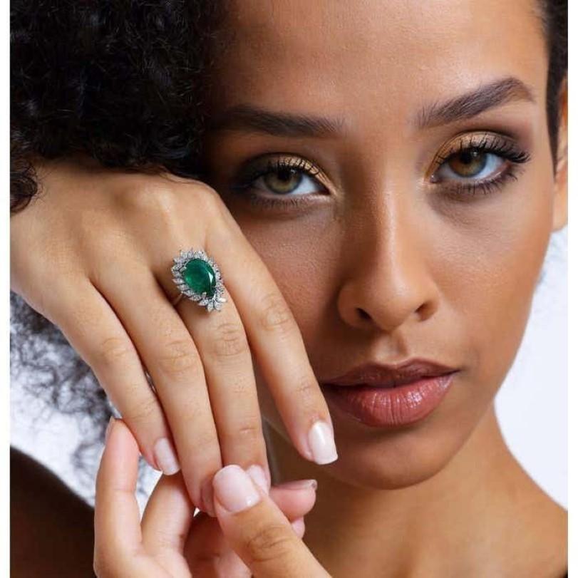 Product Details :

• Made to Order

• Gold Kt: 14kt

• Available Gold Colors: Rose Gold, Yellow Gold, White Gold

• 1.25ct Natural Marquise Diamond

• 4.20ct Natural Emerald

• Diamond Color-Clarity: F-G Color VS/SI Clarity

• Comes with Jewelry