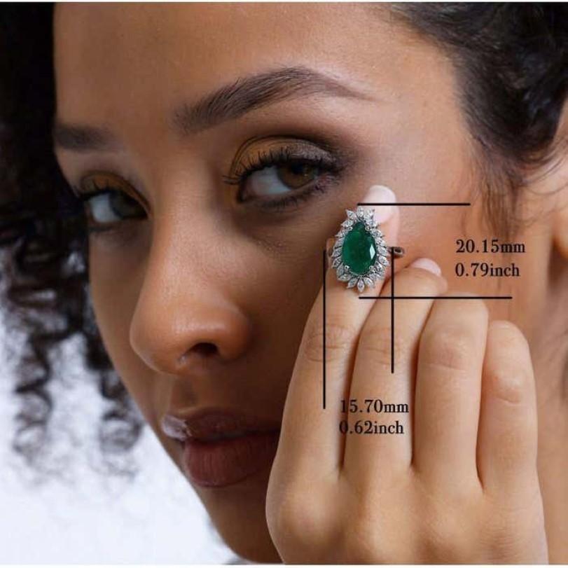 5.45ct Emerald And Marquise Diamond Cocktail Ring In New Condition For Sale In Fatih, 34