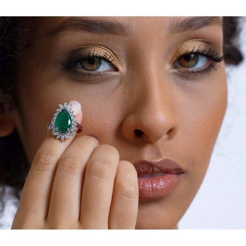 Women's 5.45ct Emerald And Marquise Diamond Cocktail Ring For Sale