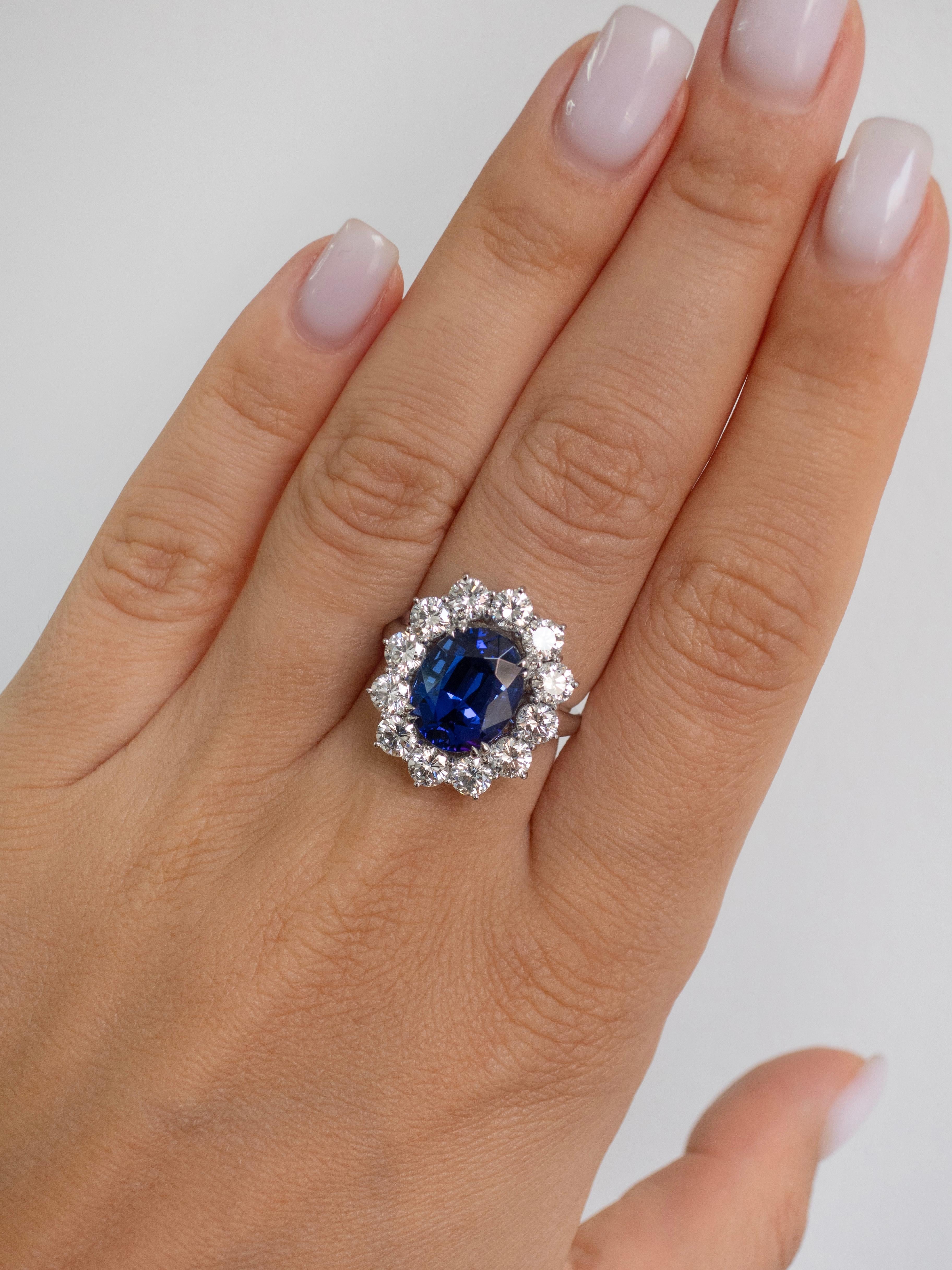 5.46 Carat AAA Tanzanite & Diamond Platinum Ring In New Condition For Sale In Bangkok, TH