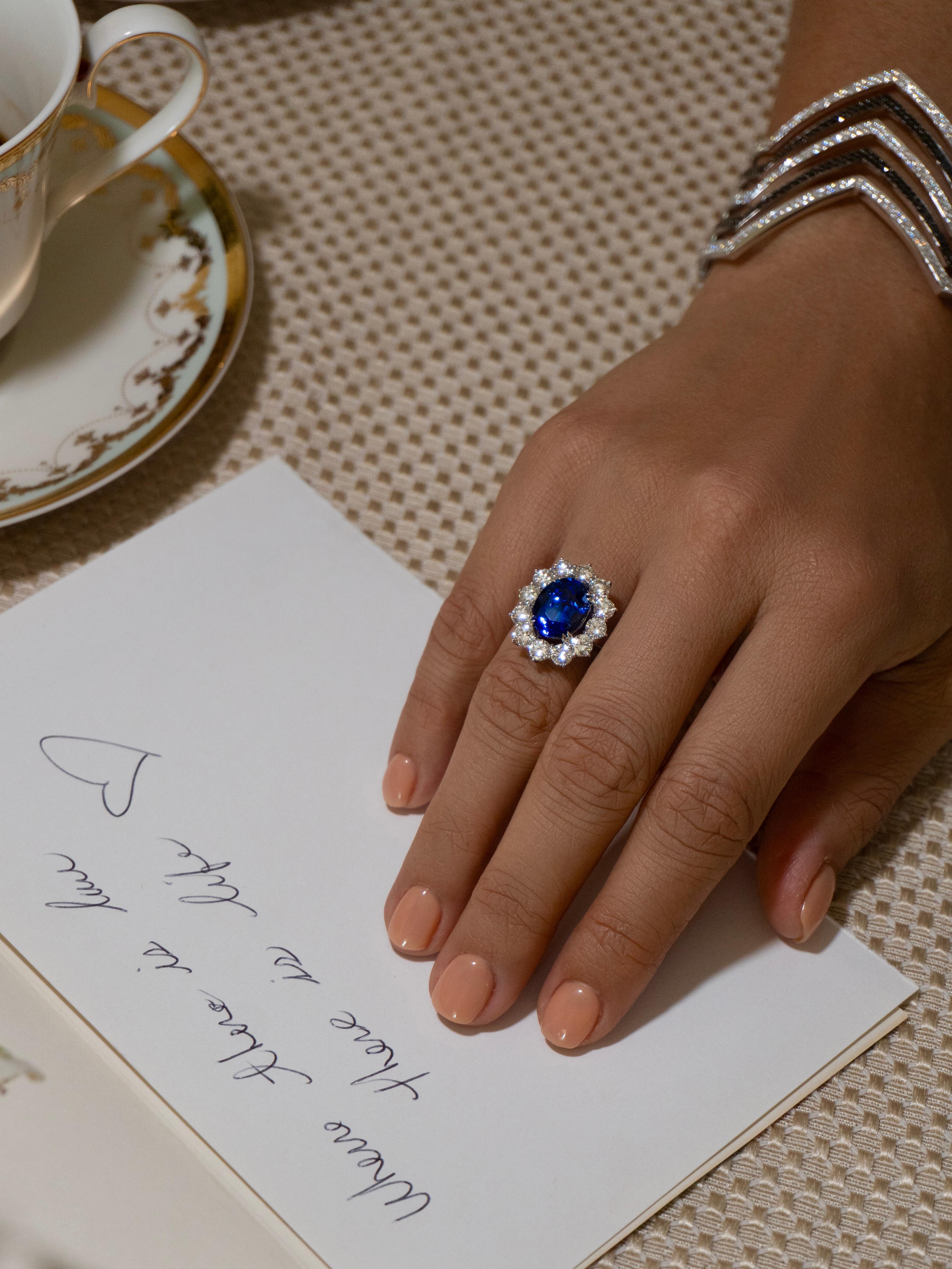 Women's 5.46 Carat AAA Tanzanite & Diamond Platinum Ring For Sale