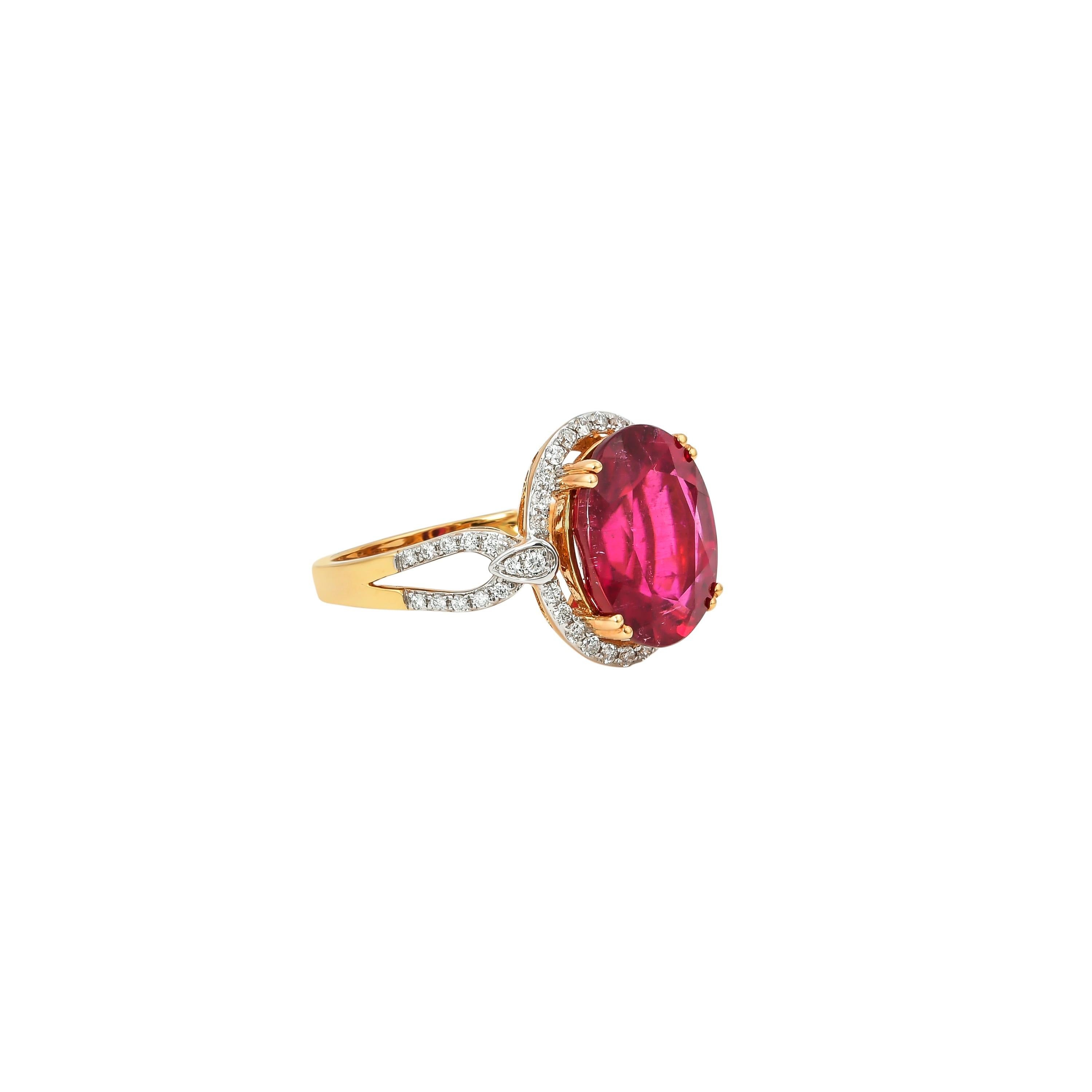 Diese Ringkollektion besteht aus den strahlendsten Rubeliten. Diese Edelsteine haben eine prächtige und königliche tiefrote Farbe, und die Akzente aus Gelbgold und Diamanten machen diese Stücke zu einem echten Hingucker. 

Klassischer Rubelitring