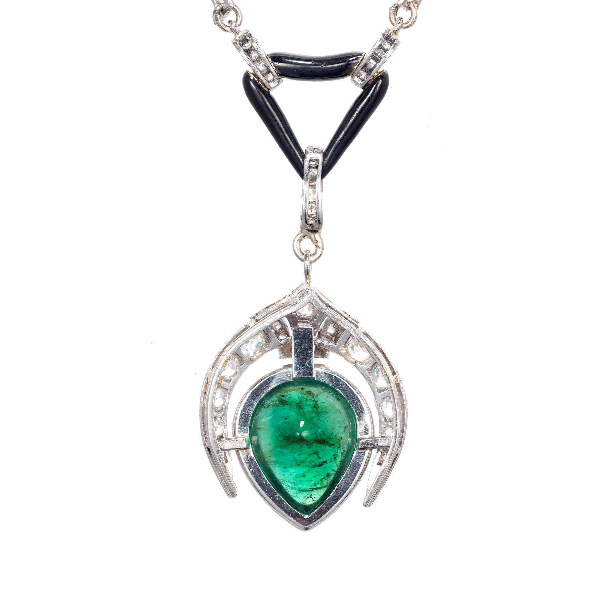 Taille poire Collier pendentif en émeraude, diamant, perle et onyx en forme de poire de 5,46 carats en vente
