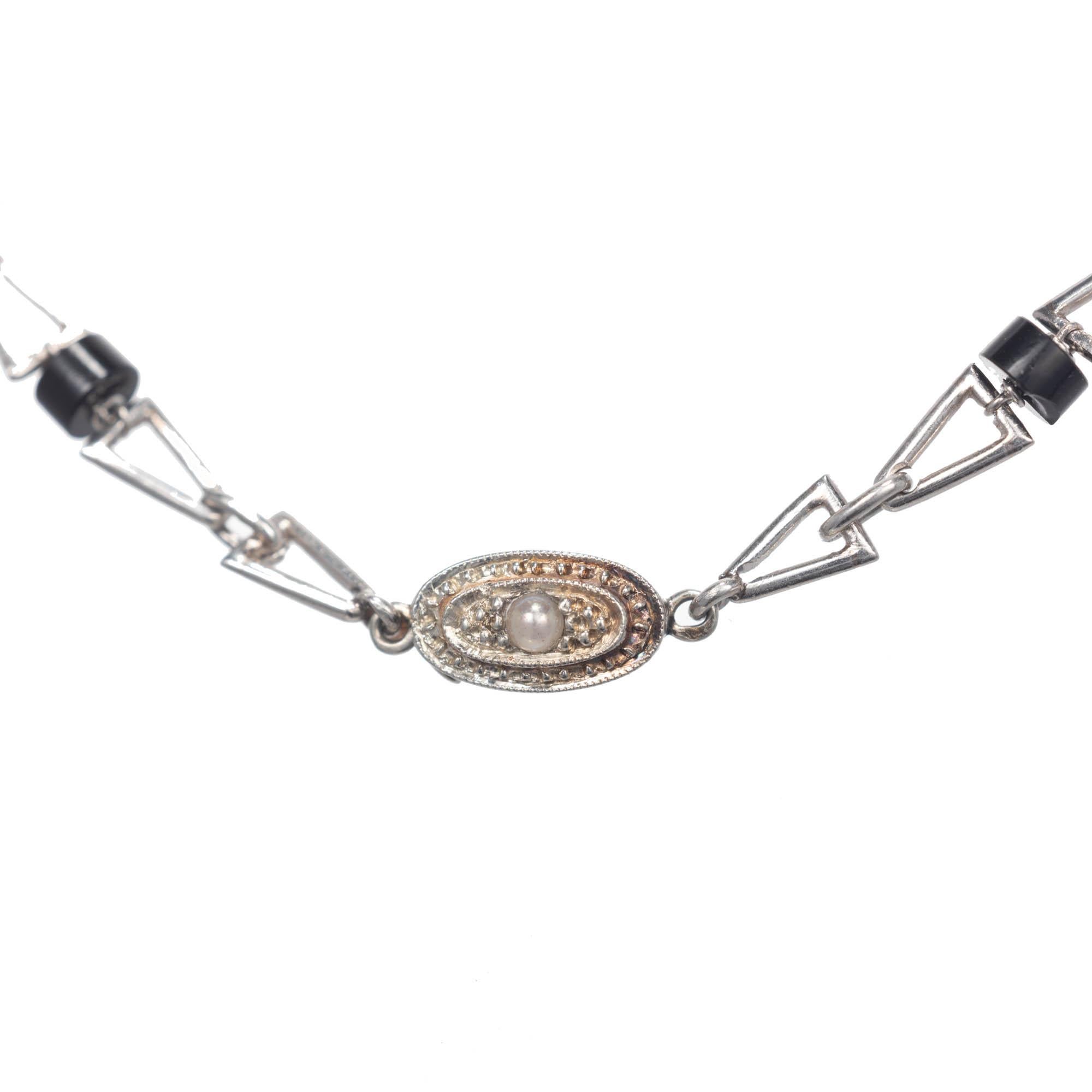 Collier pendentif en émeraude, diamant, perle et onyx en forme de poire de 5,46 carats Bon état - En vente à Stamford, CT