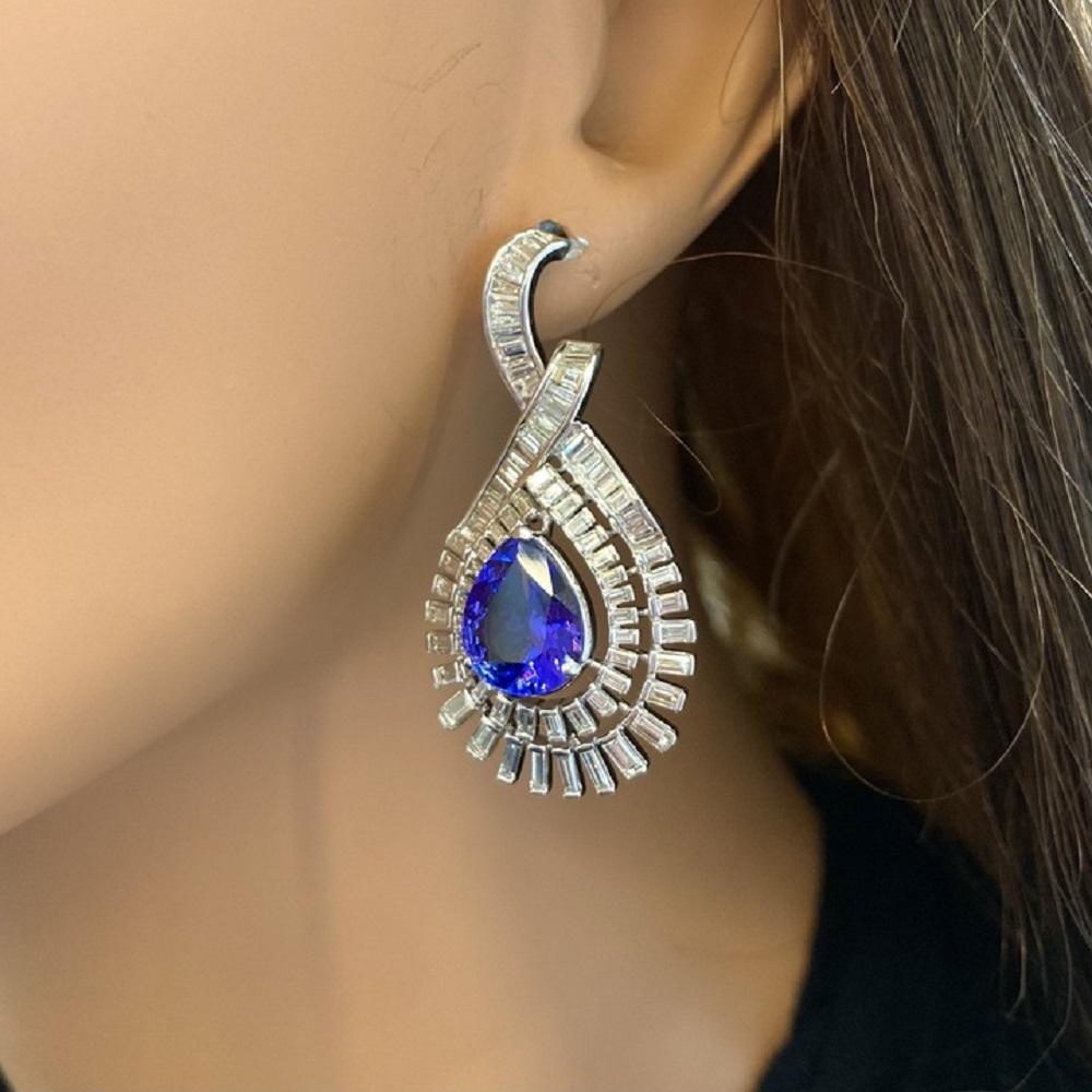 Orecchini con tanzanite e diamanti a forma di pera da 5,46 carati in oro bianco 18 carati, lussuosi ed eleganti In condizioni Nuovo in vendita a Chicago, IL