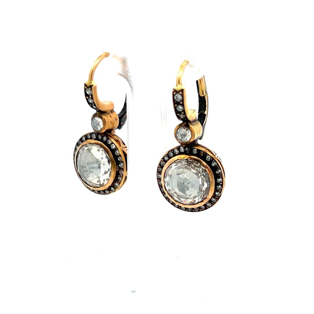 Boucles d'oreilles à clip en or jaune 18K de 5,46 carats de diamants ronds et taillés en rose en vente 1