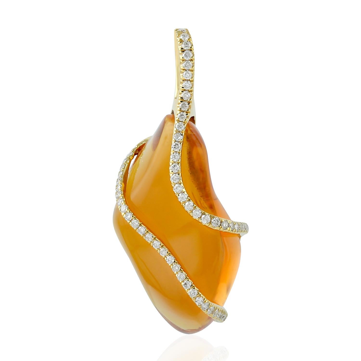 Modern 26.57 Carat Fire Opal Diamond 18 Karat Gold Pendant Necklace For Sale