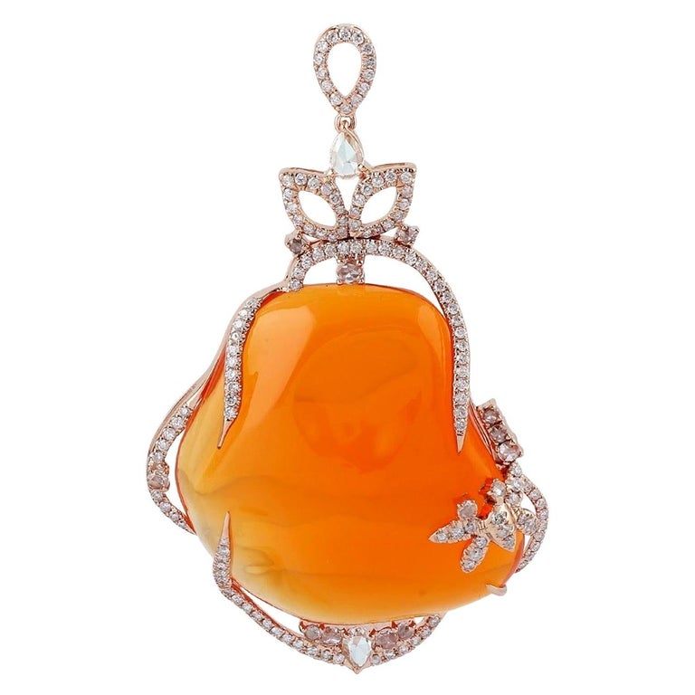 Collier pendentif en or 18 carats avec opale du feu du Mexique de 54,64  carats et diamants En vente sur 1stDibs