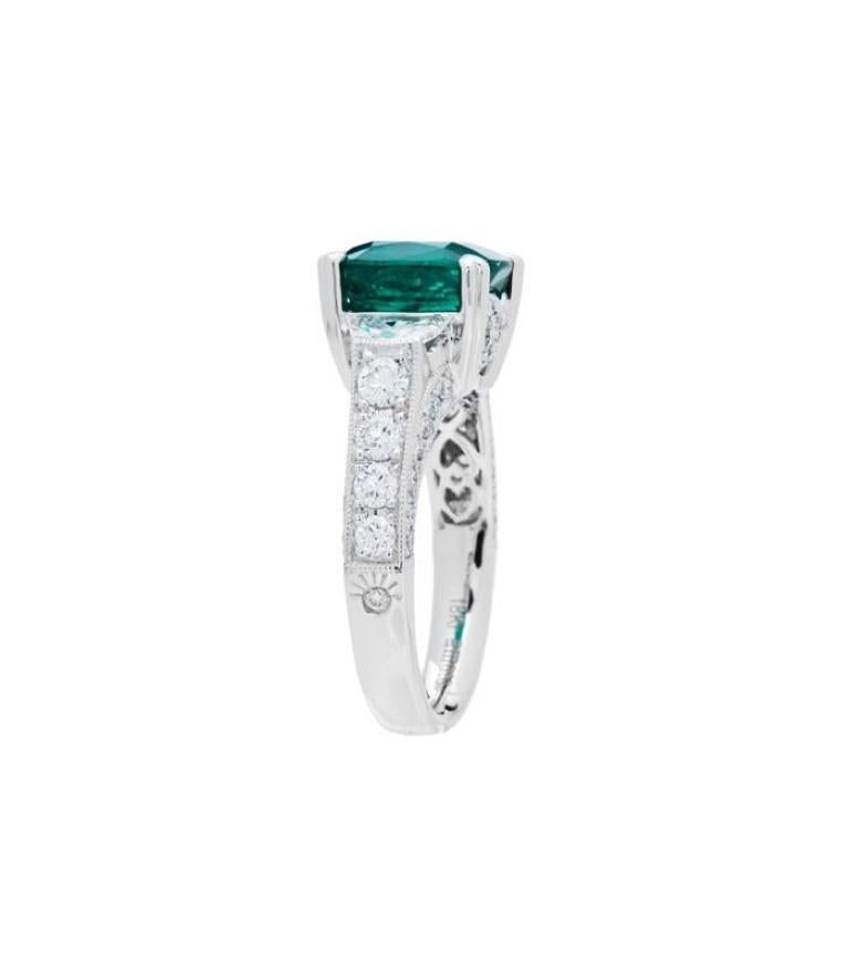 5.47 Carat Cushion Cut Colombian Emerald and Diamond Ring in 18 Karat Gold In New Condition For Sale In Nassau, BS