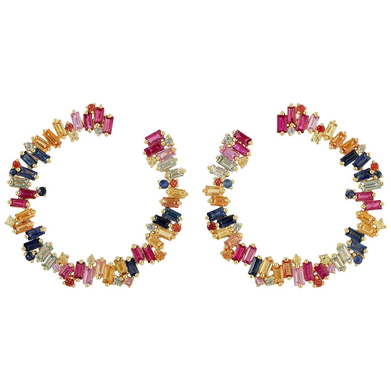 Créoles en or 18 carats avec saphirs multicolores de 5,47 carats en vente